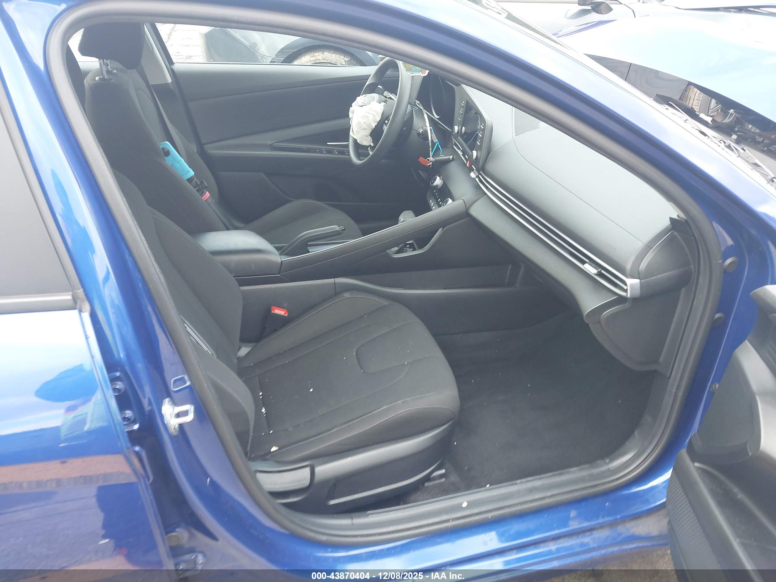 HYUNDAI ELANTRA image 5