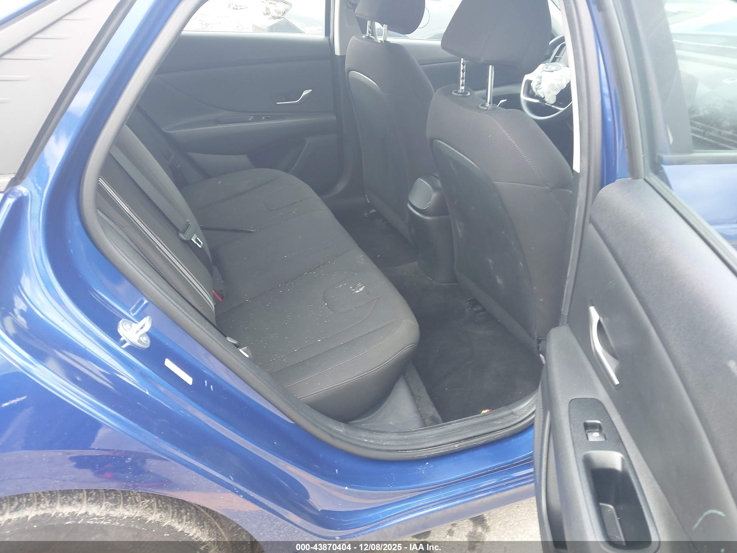 HYUNDAI ELANTRA image 8