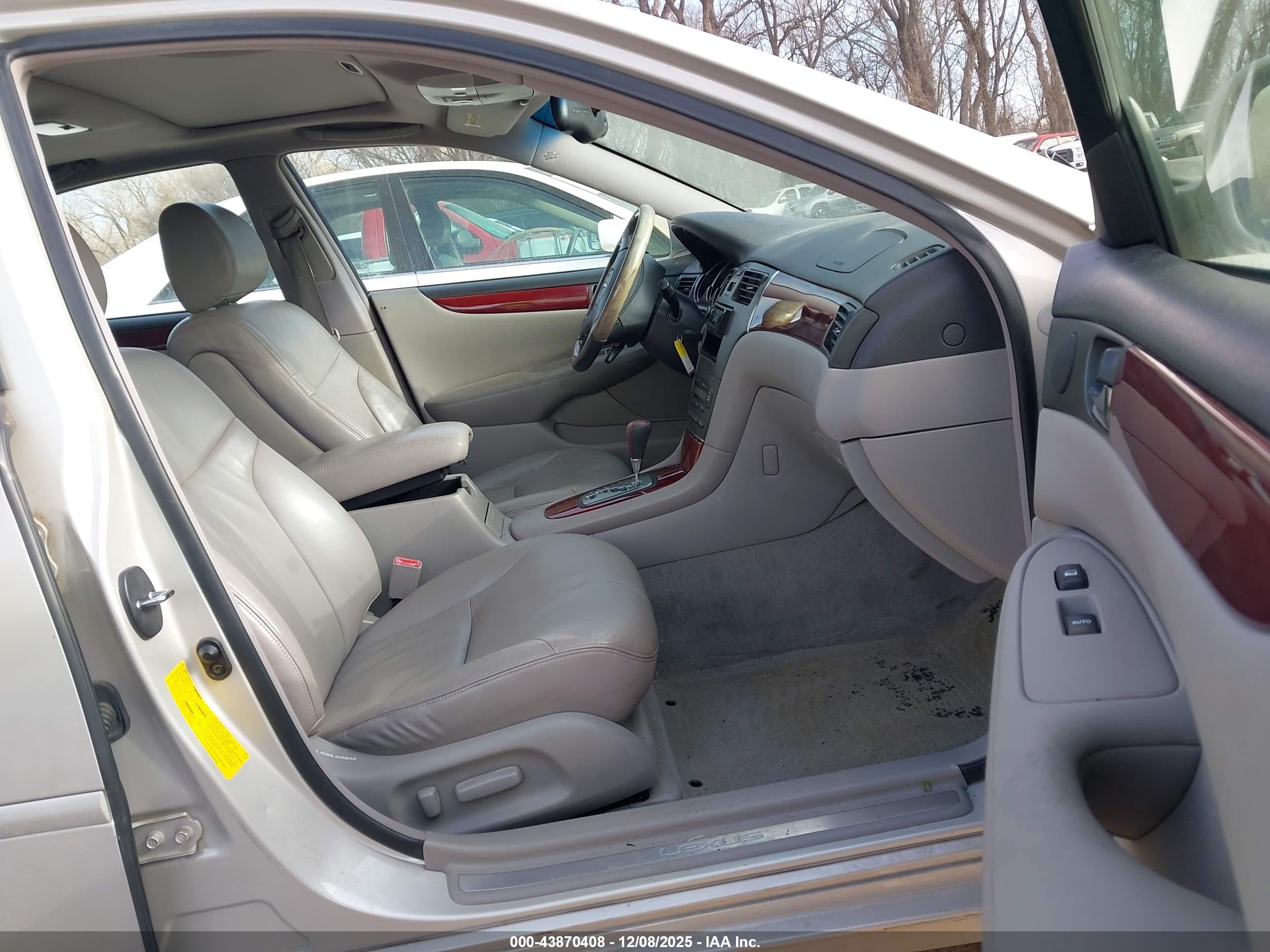 LEXUS ES image 5