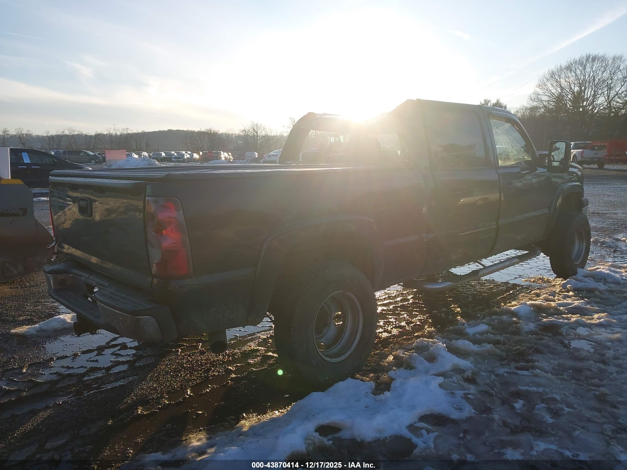 CHEVROLET SILVERADO image 4