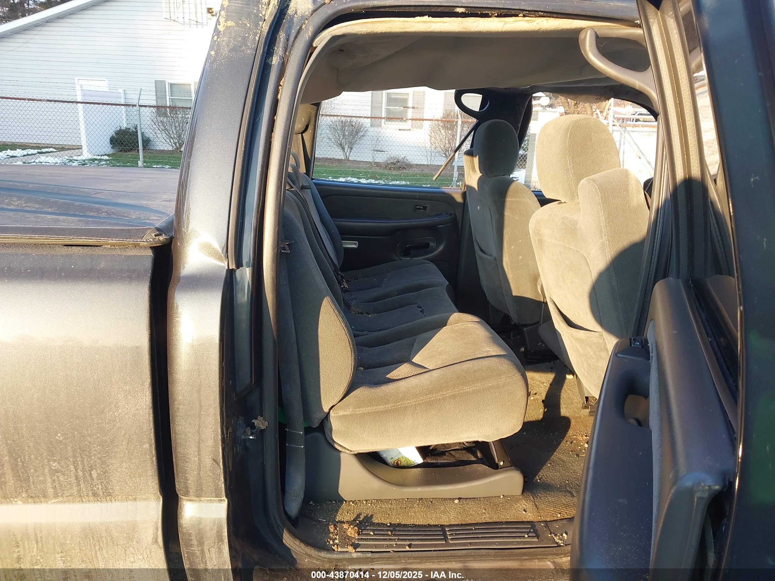CHEVROLET SILVERADO image 8
