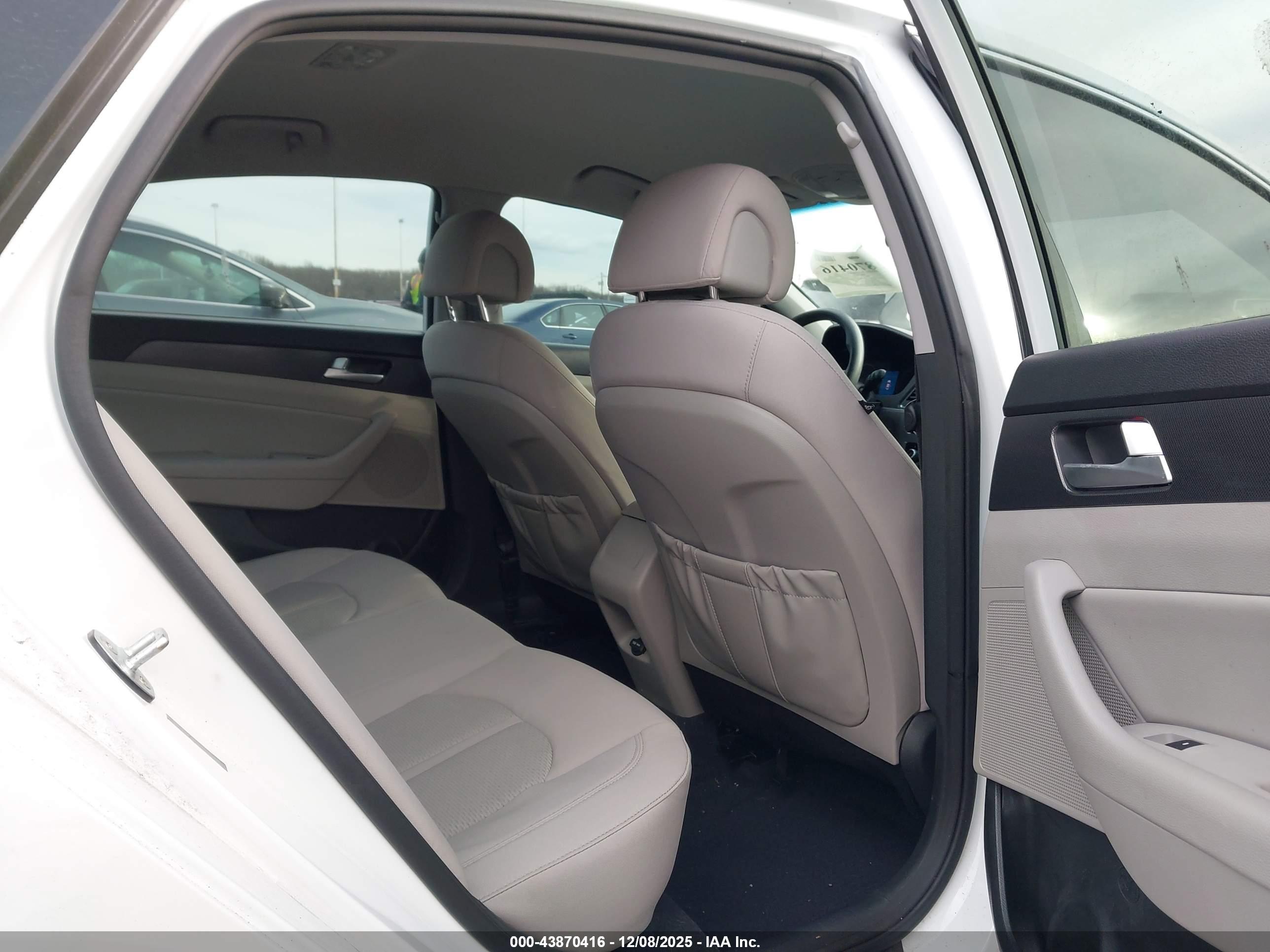 HYUNDAI SONATA image 8