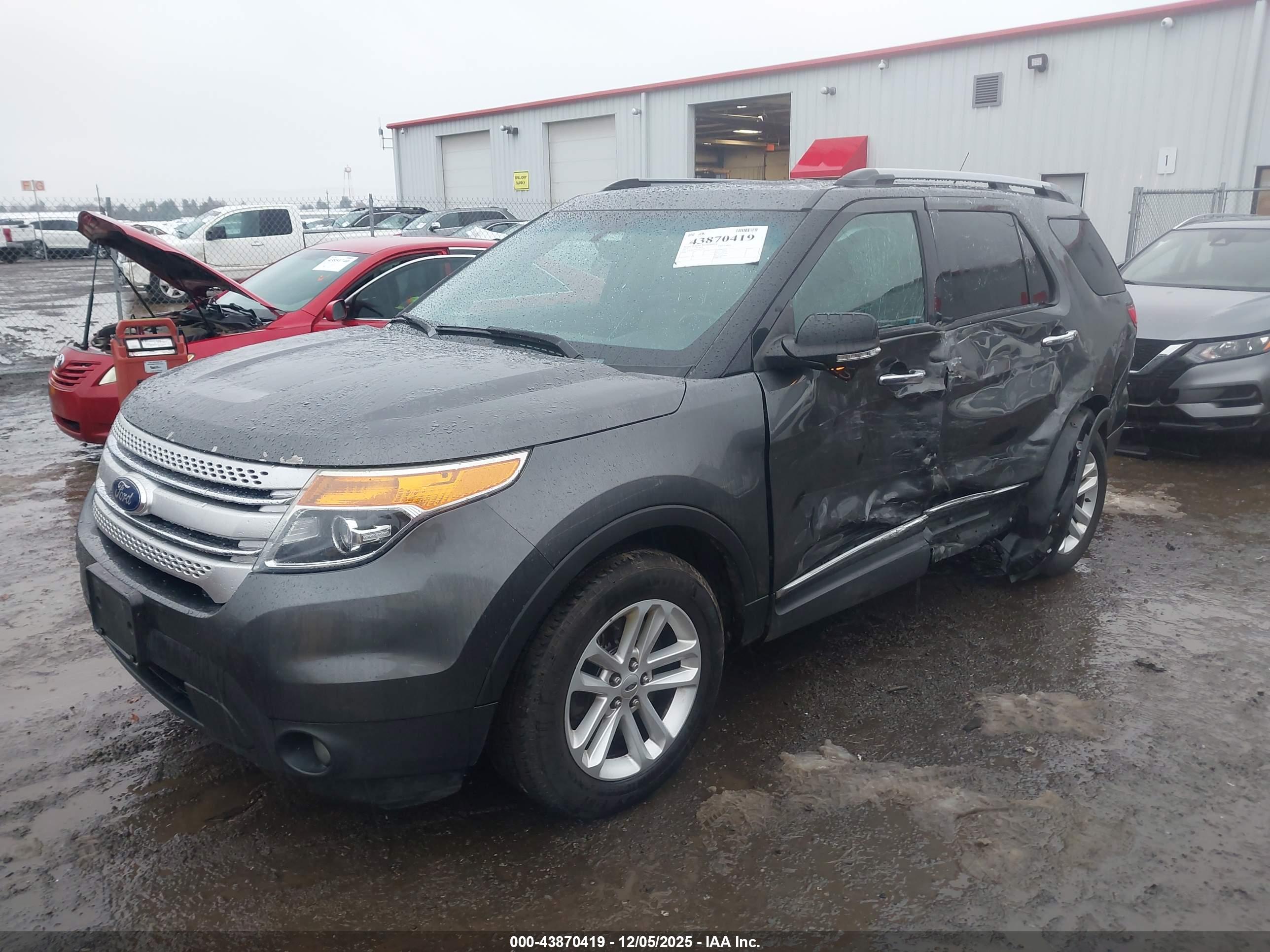 FORD EXPLORER image 2