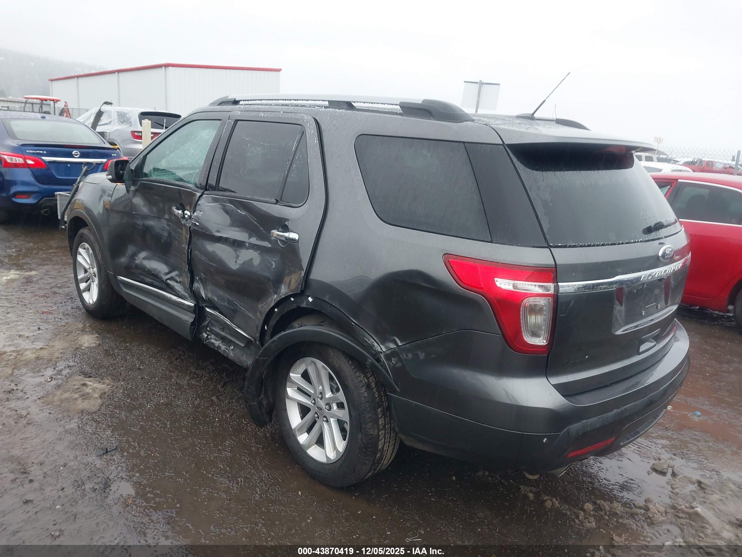 FORD EXPLORER image 3