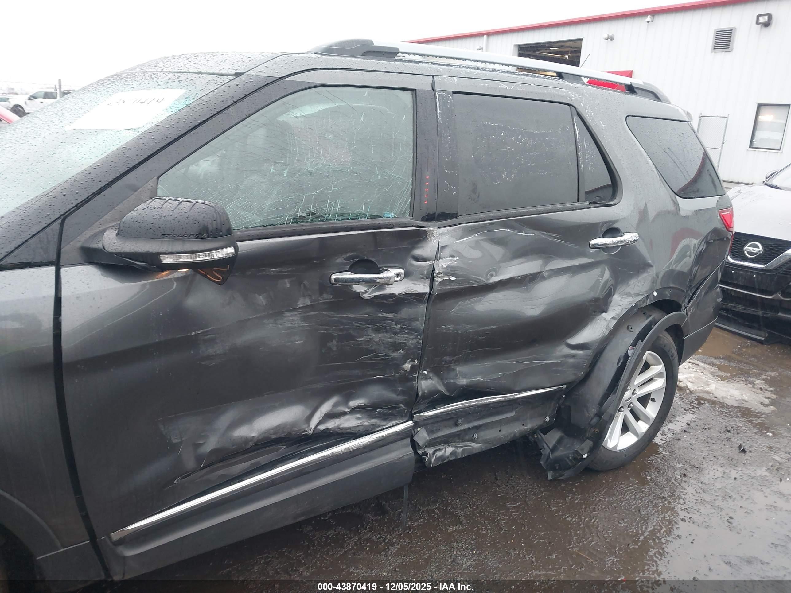 FORD EXPLORER image 6