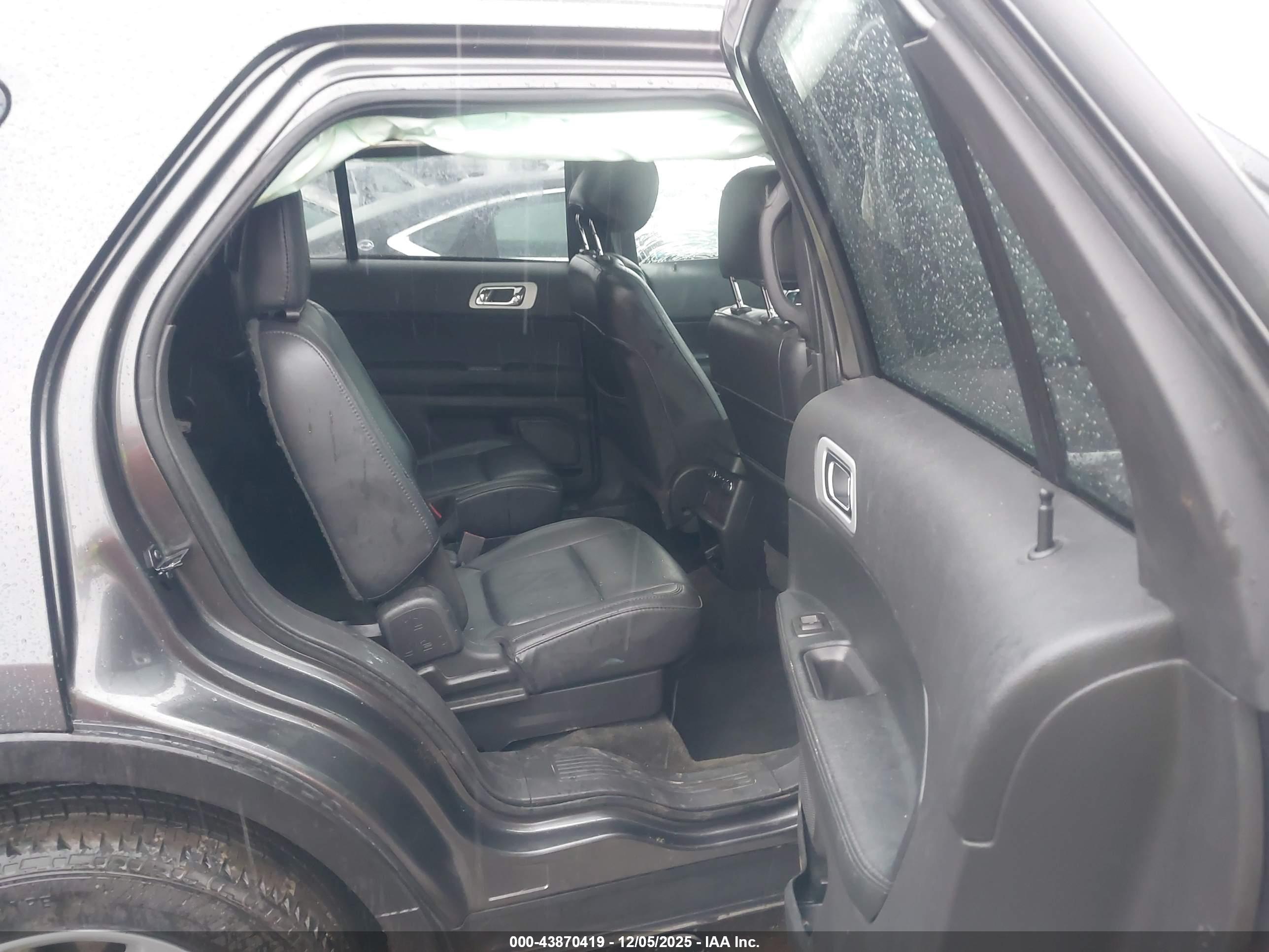 FORD EXPLORER image 8