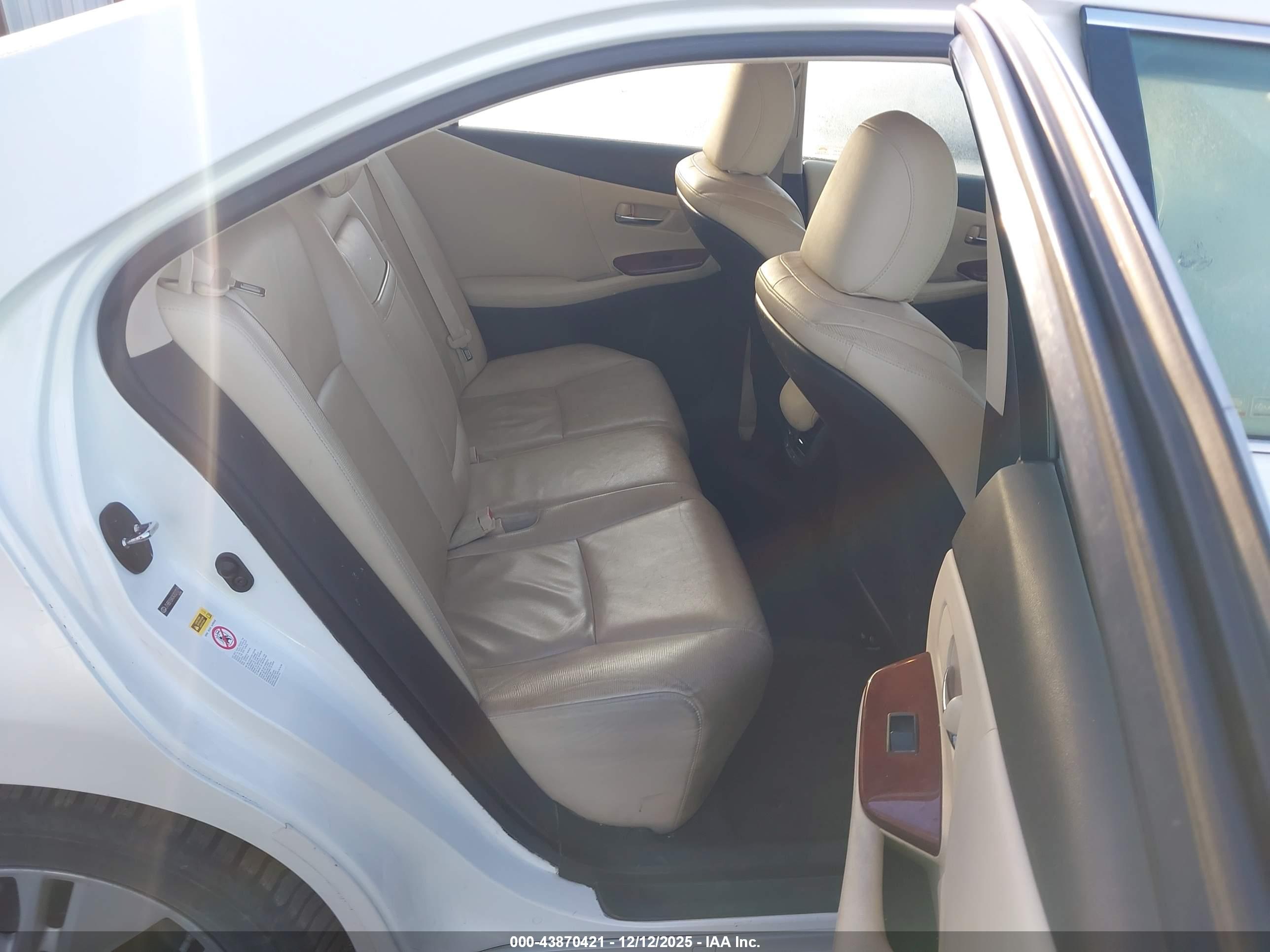 LEXUS HS image 8