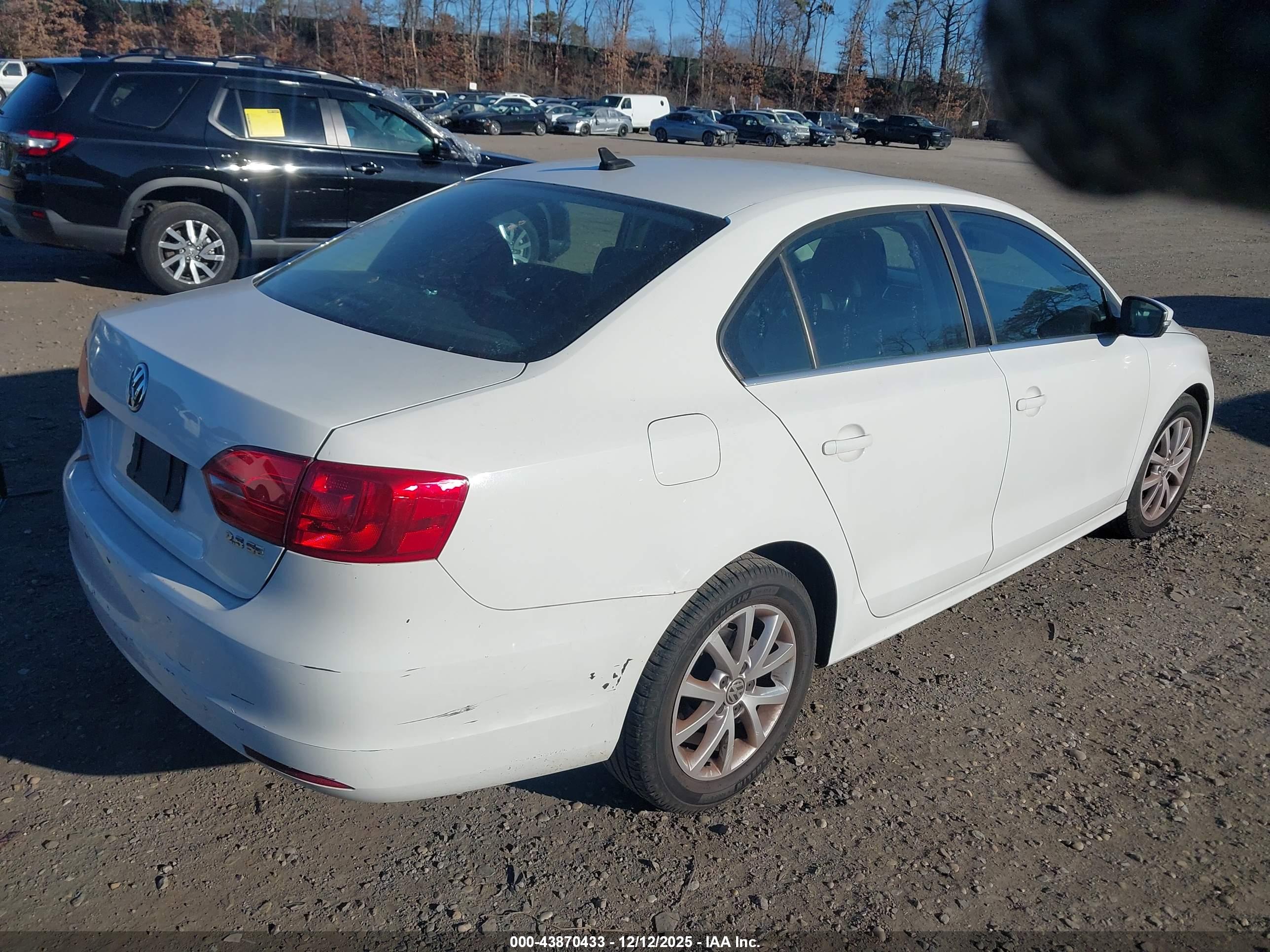 VOLKSWAGEN JETTA image 4