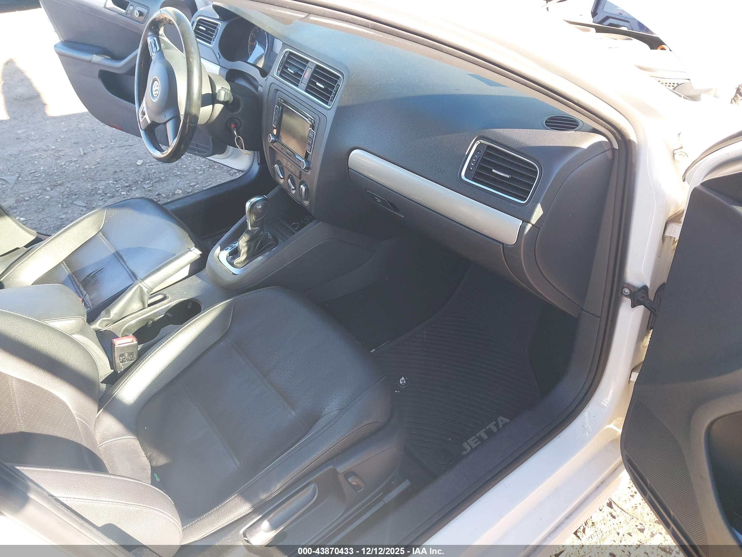 VOLKSWAGEN JETTA image 5