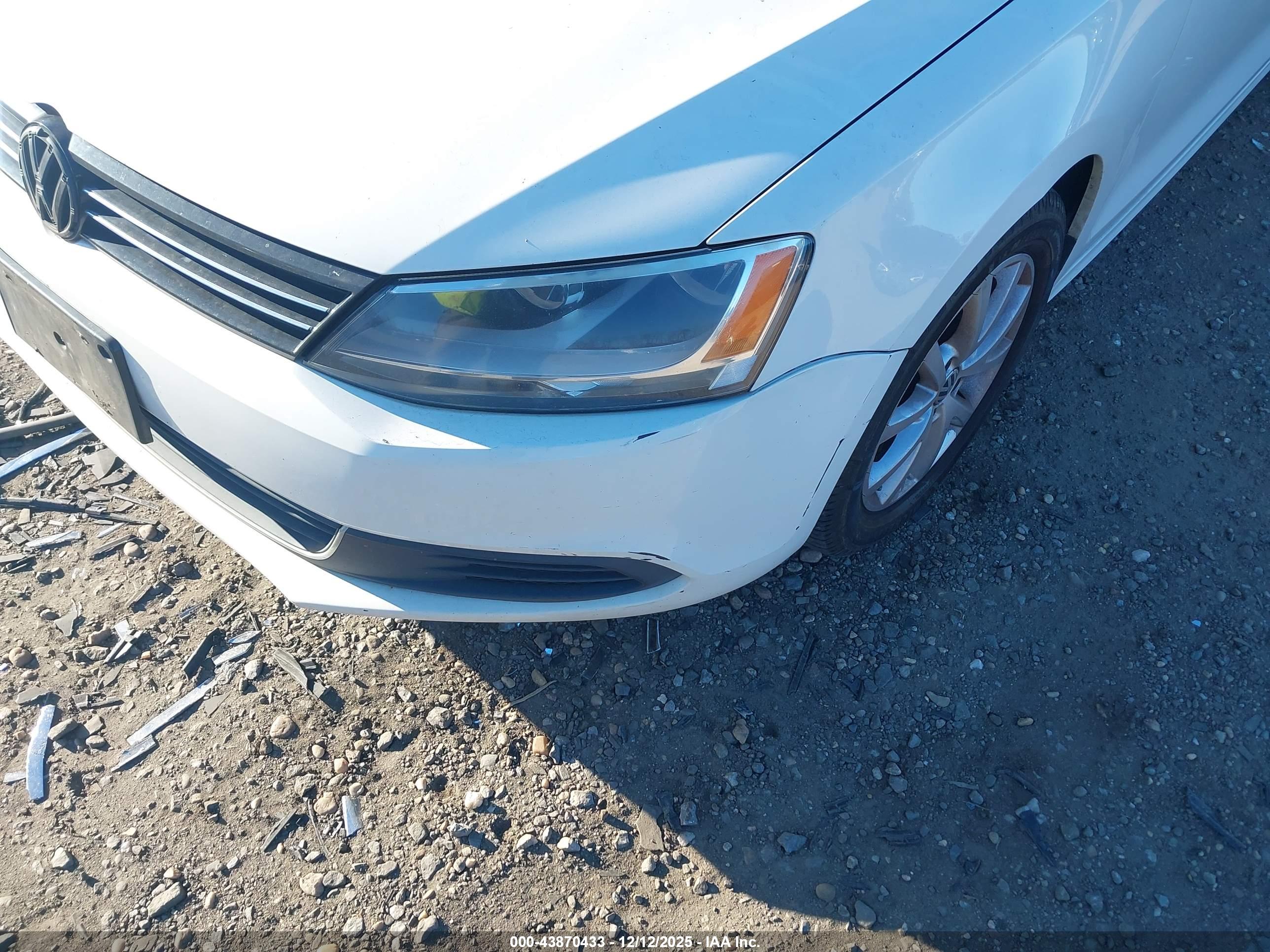 VOLKSWAGEN JETTA image 6