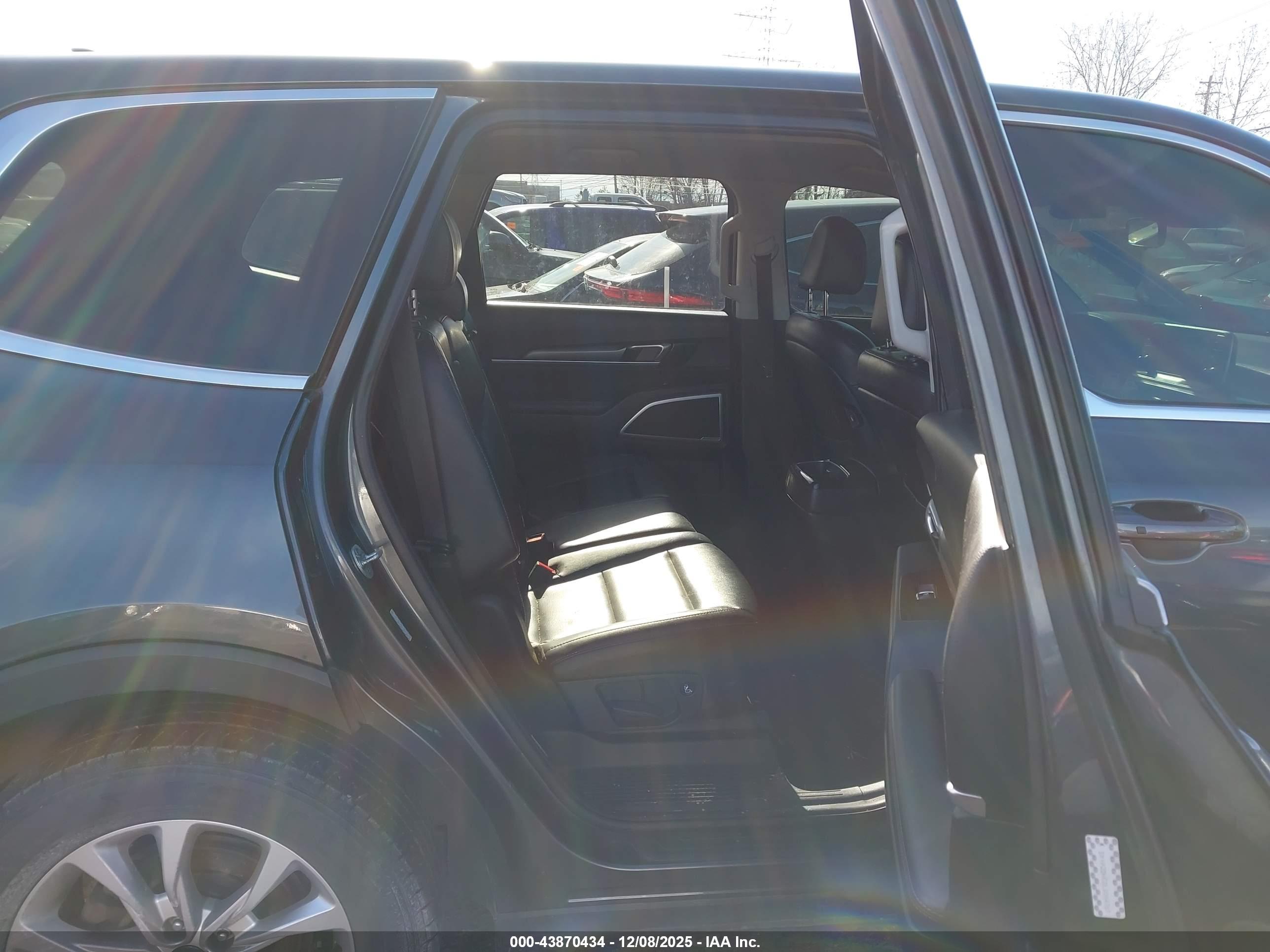 KIA TELLURIDE image 8
