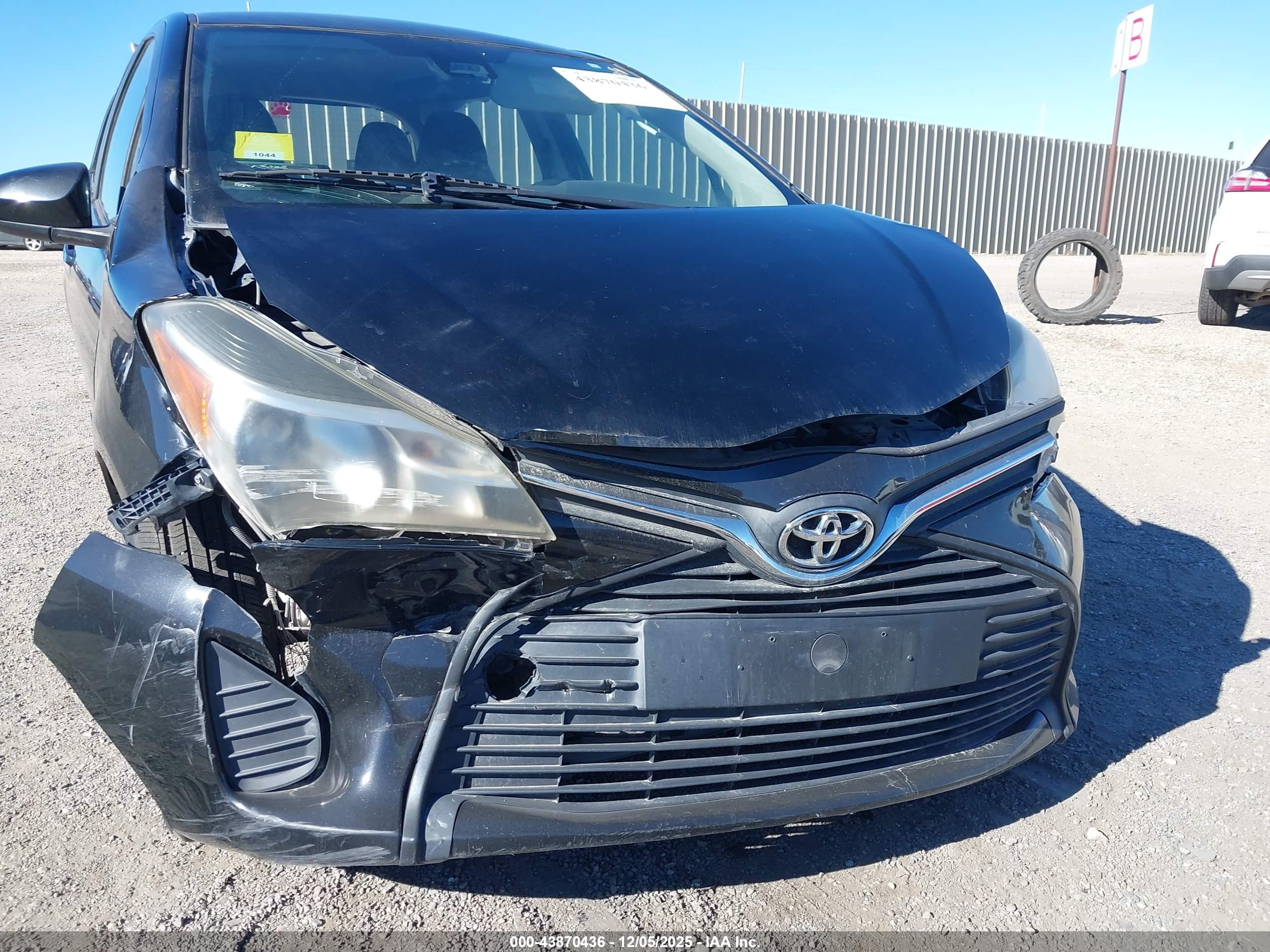 TOYOTA YARIS image 6