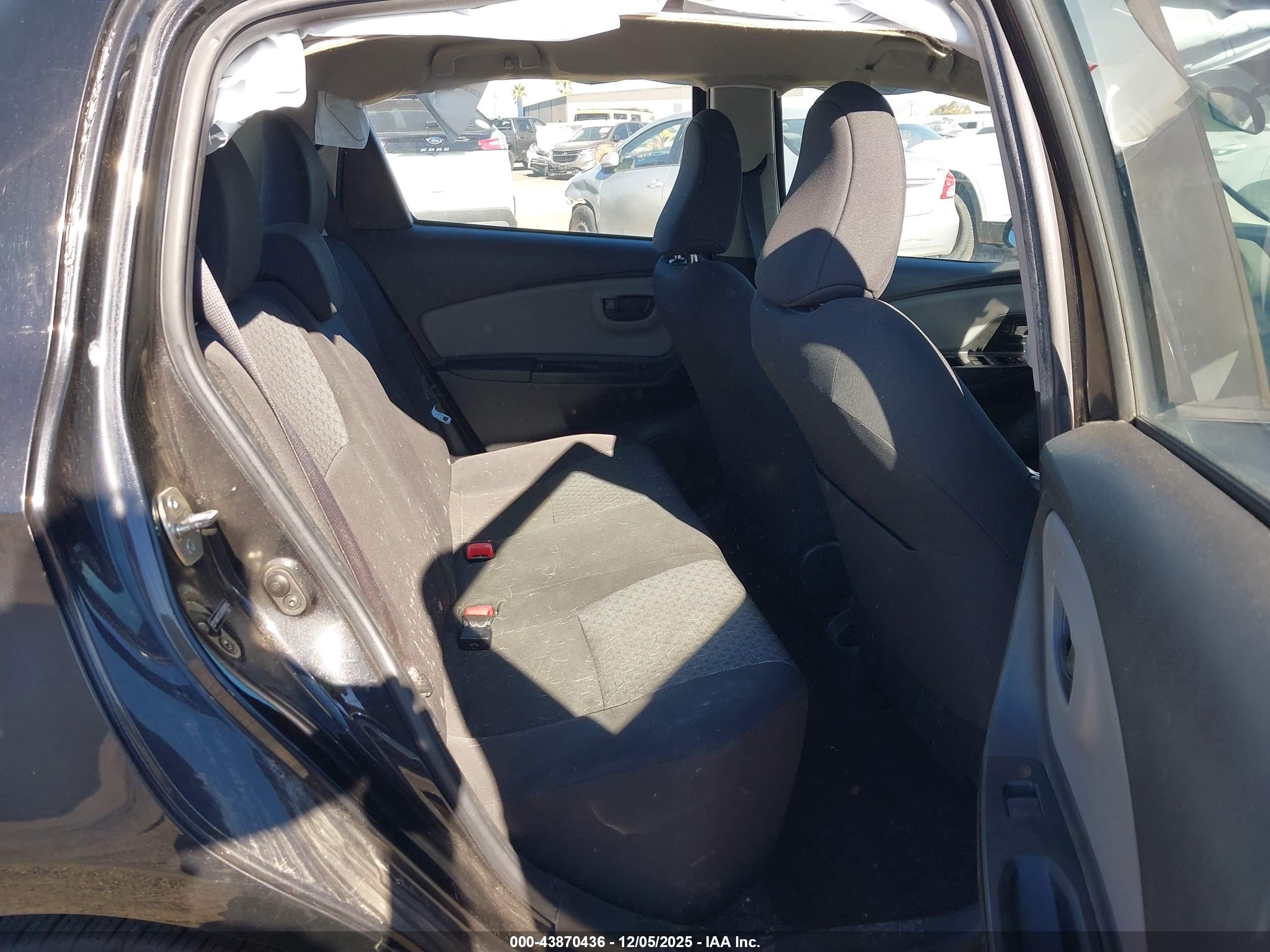 TOYOTA YARIS image 8