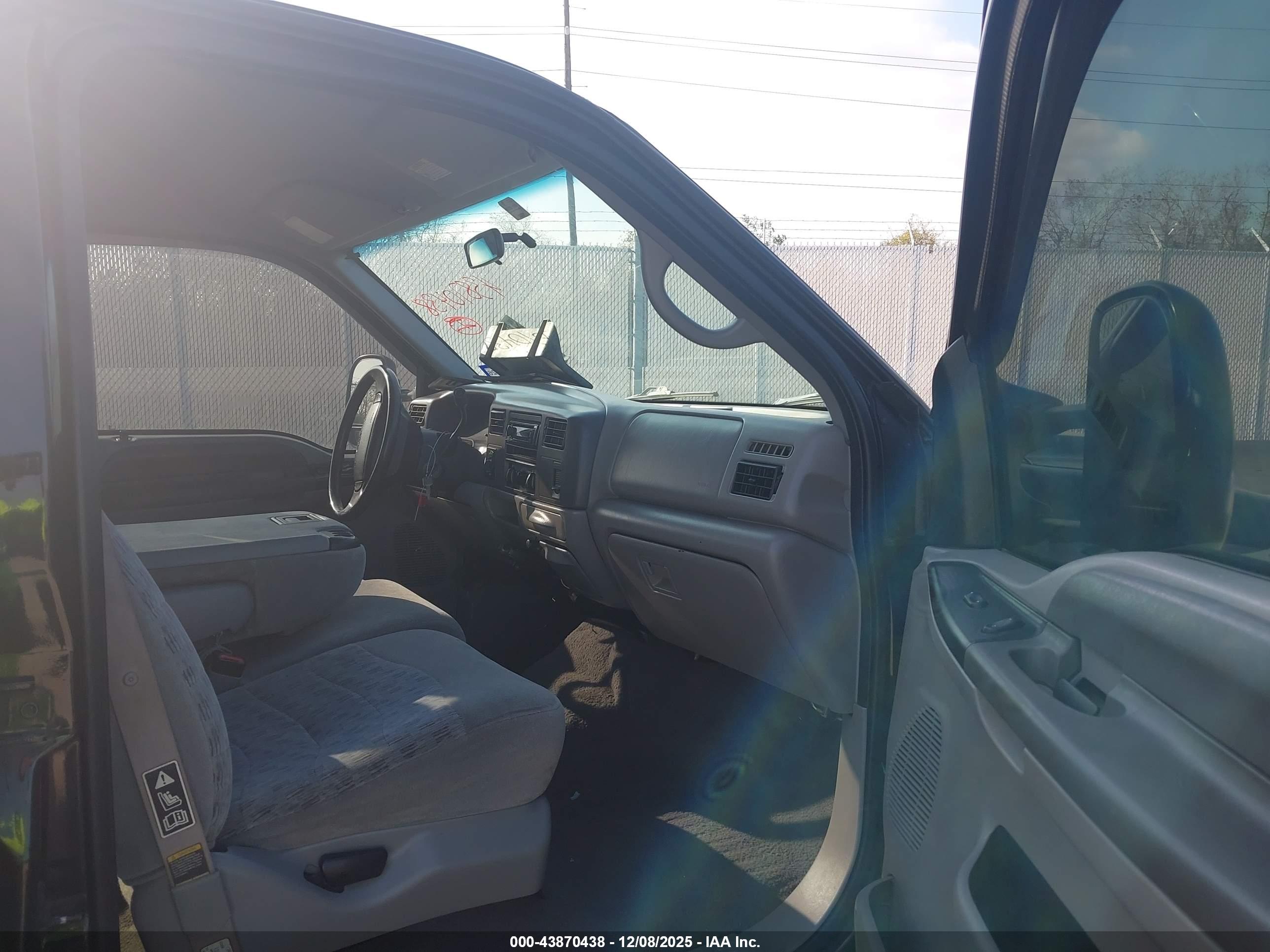 FORD SUPER image 5