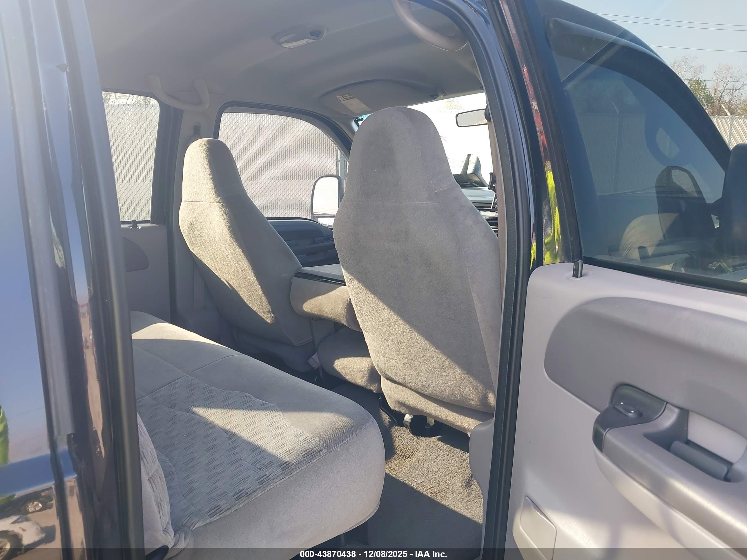 FORD SUPER image 8