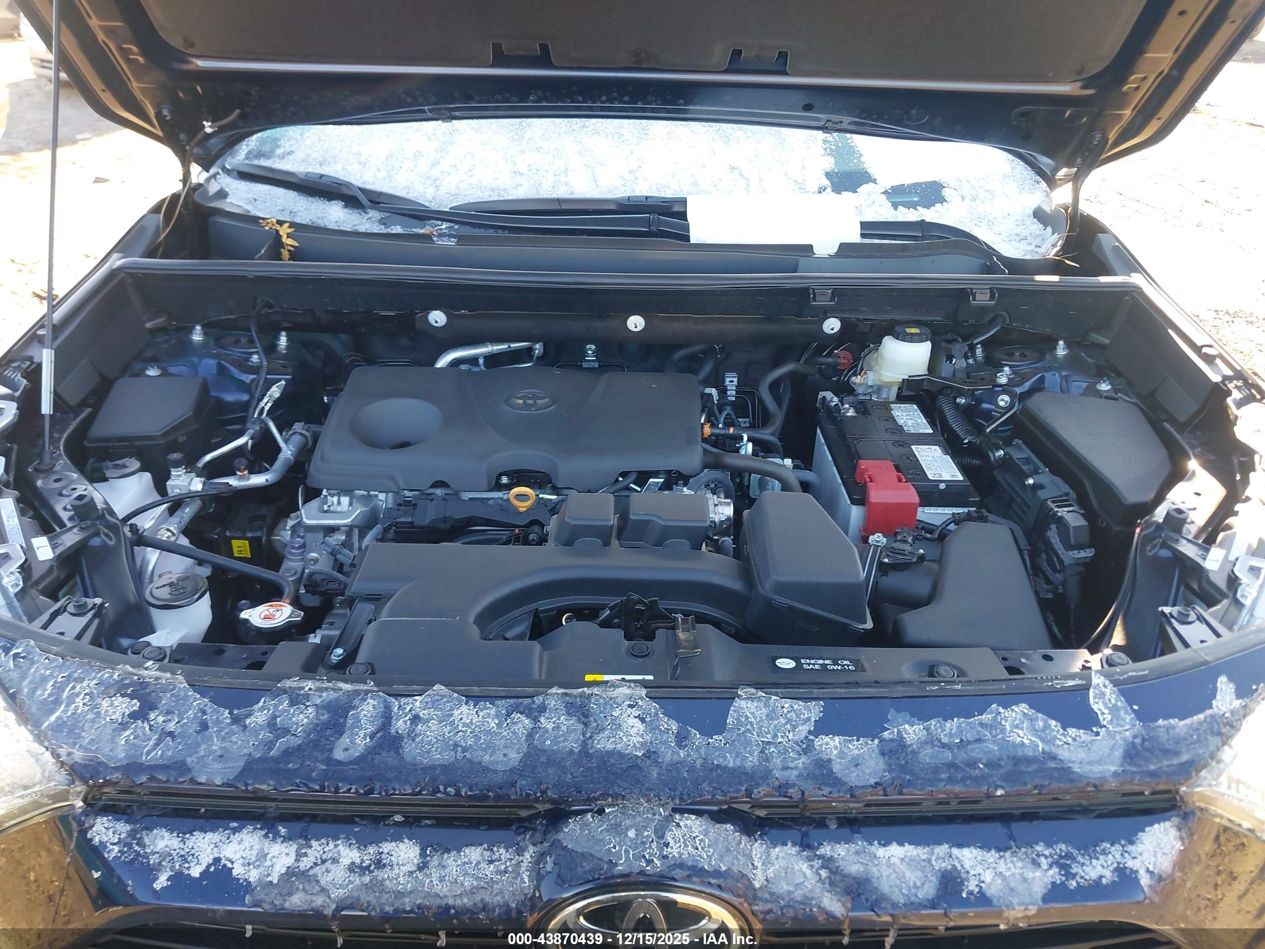 TOYOTA RAV4 image 10