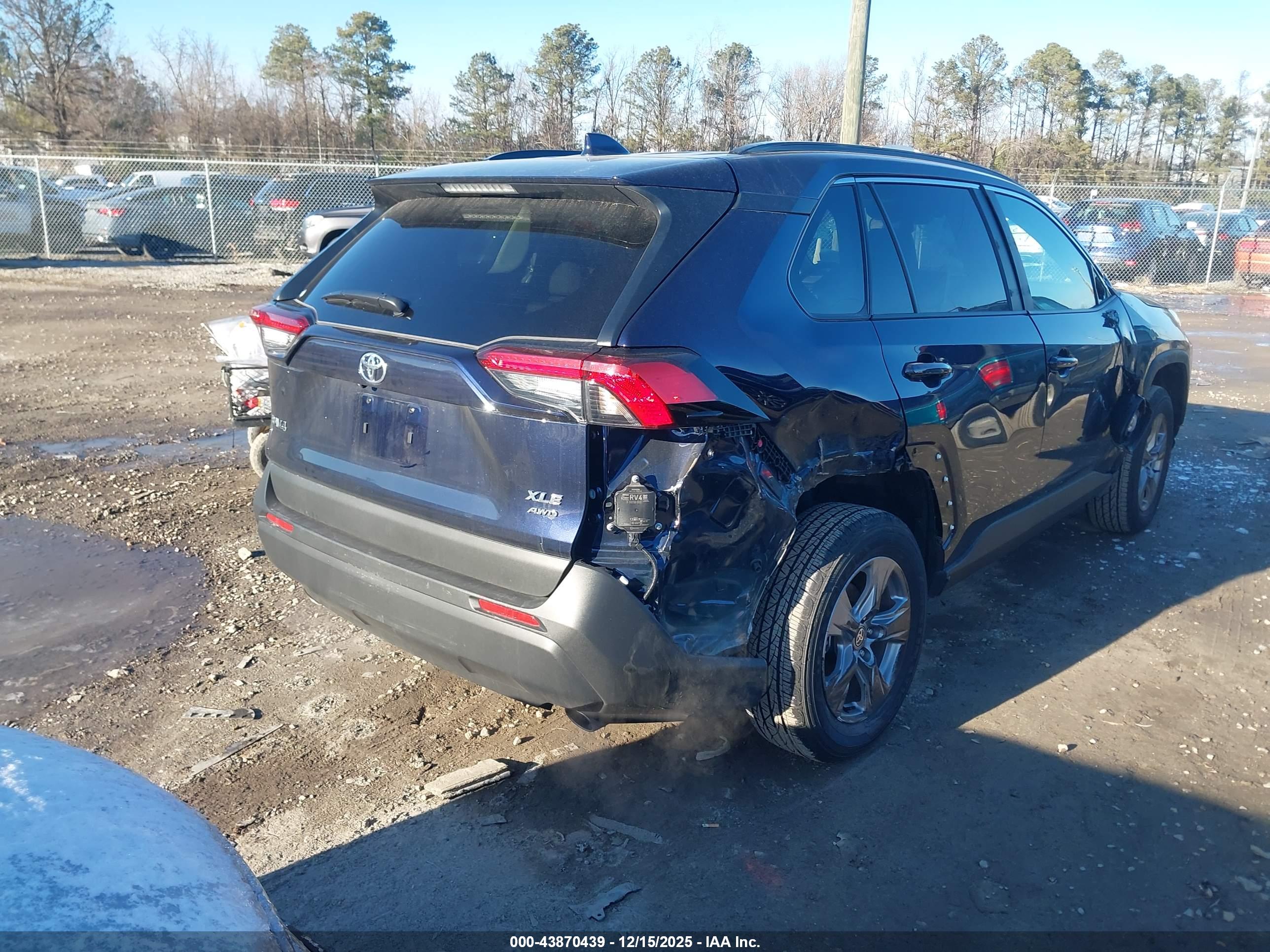 TOYOTA RAV4 image 4