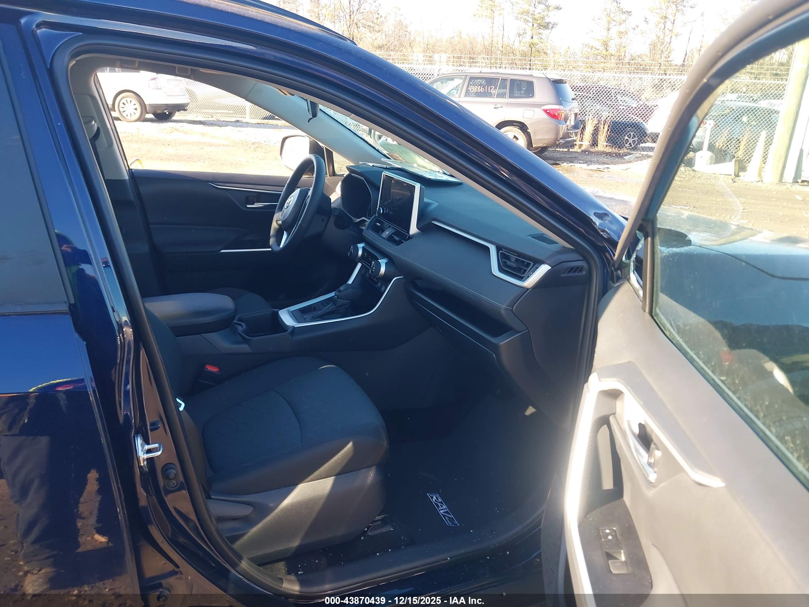TOYOTA RAV4 image 5