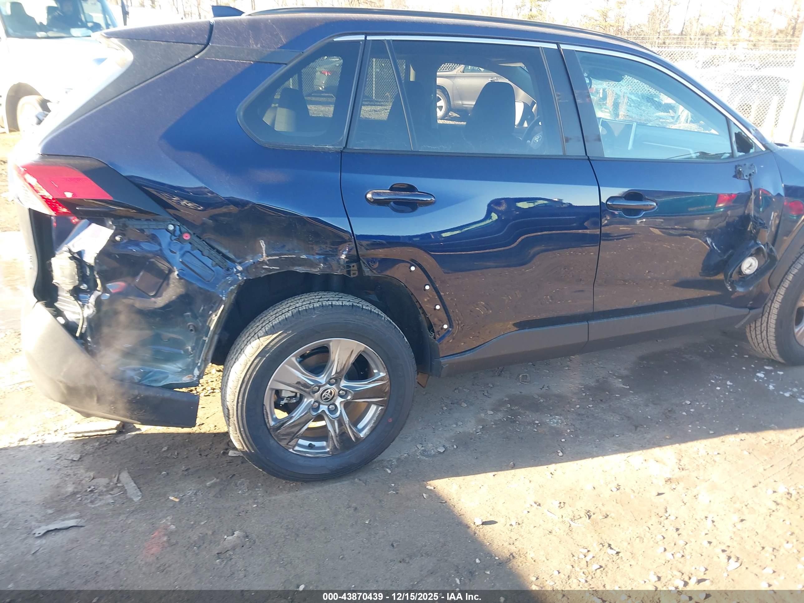TOYOTA RAV4 image 6