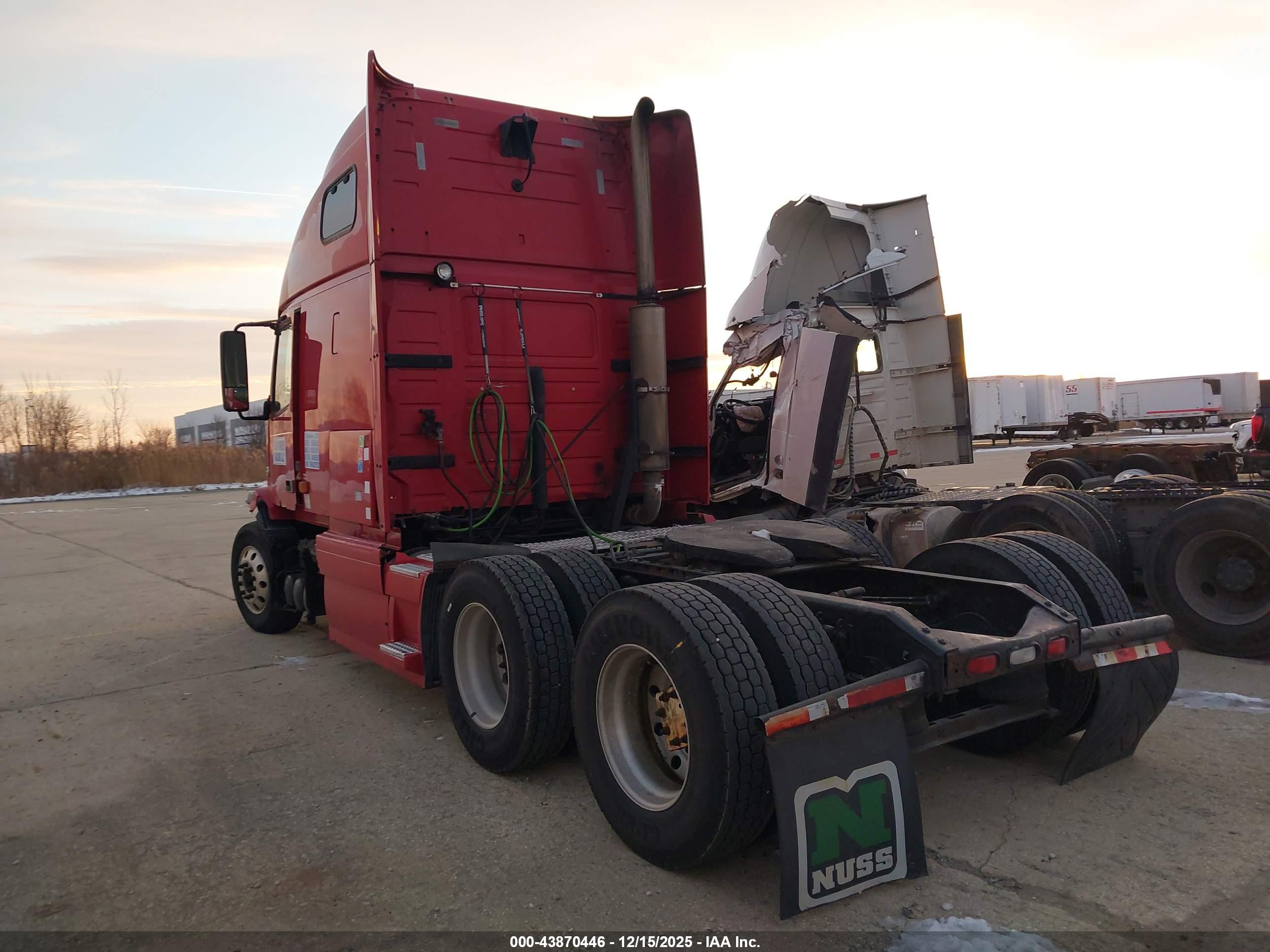 VOLVO VN image 3