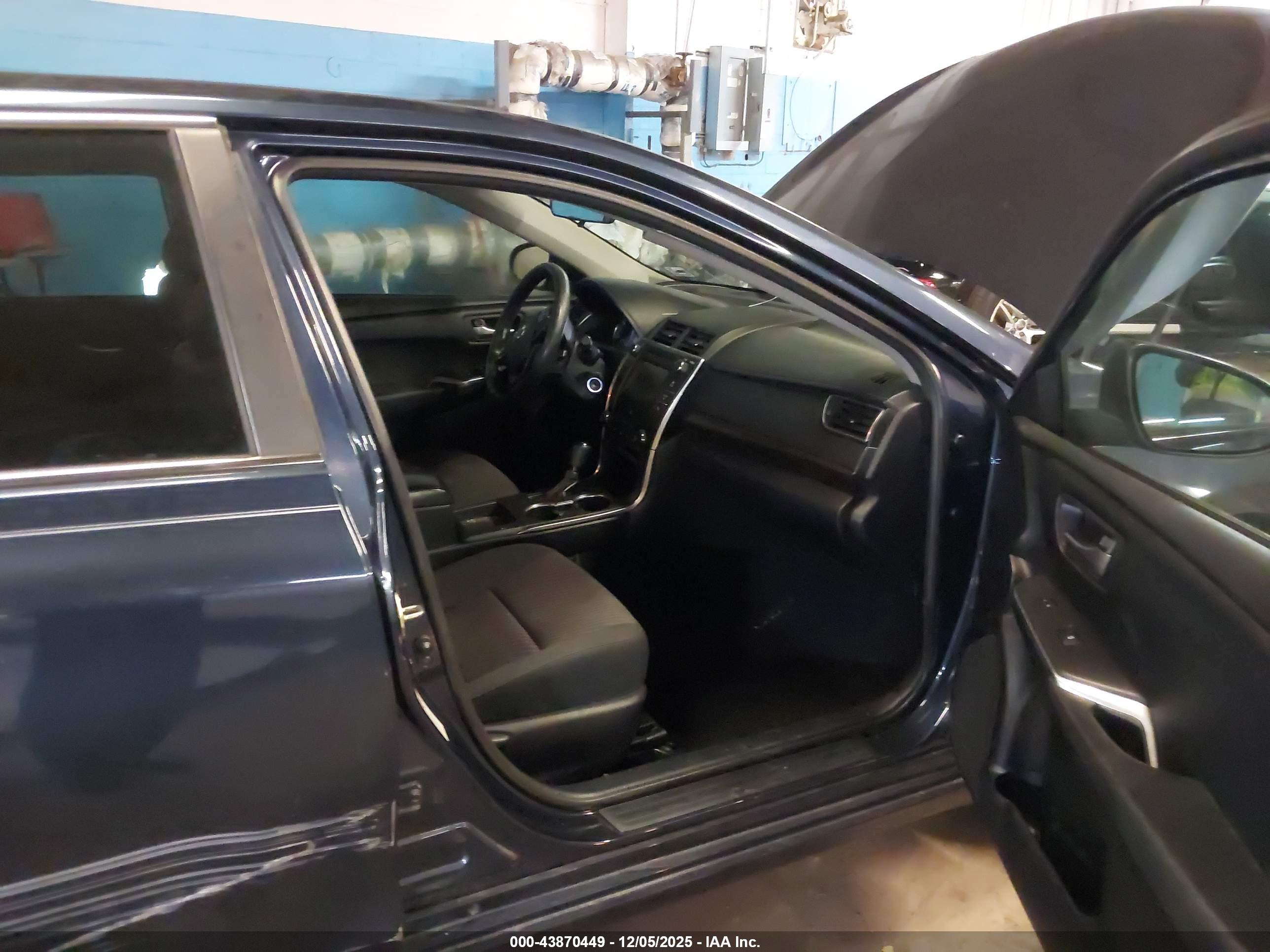 TOYOTA CAMRY image 5