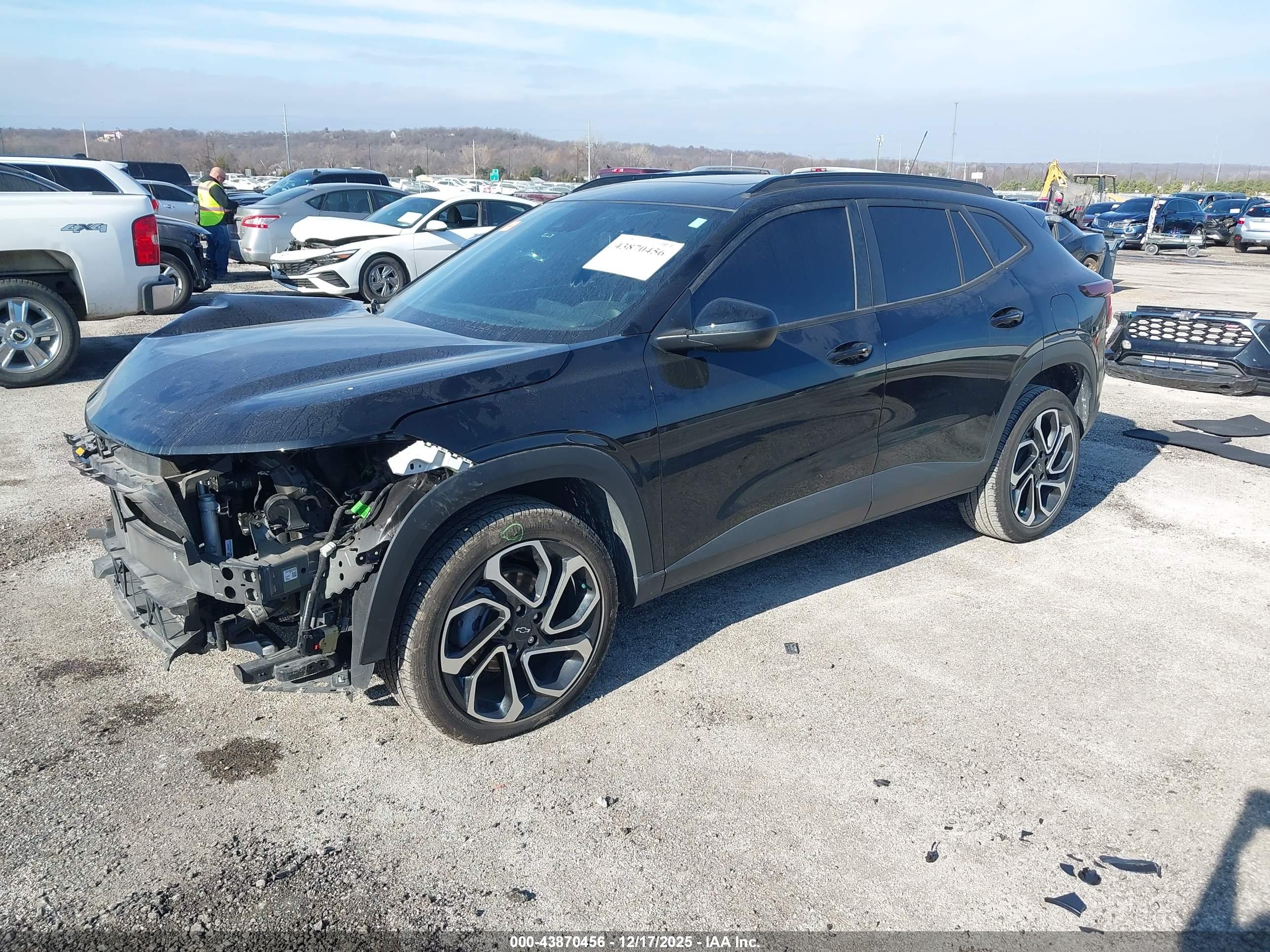 CHEVROLET TRAX image 2