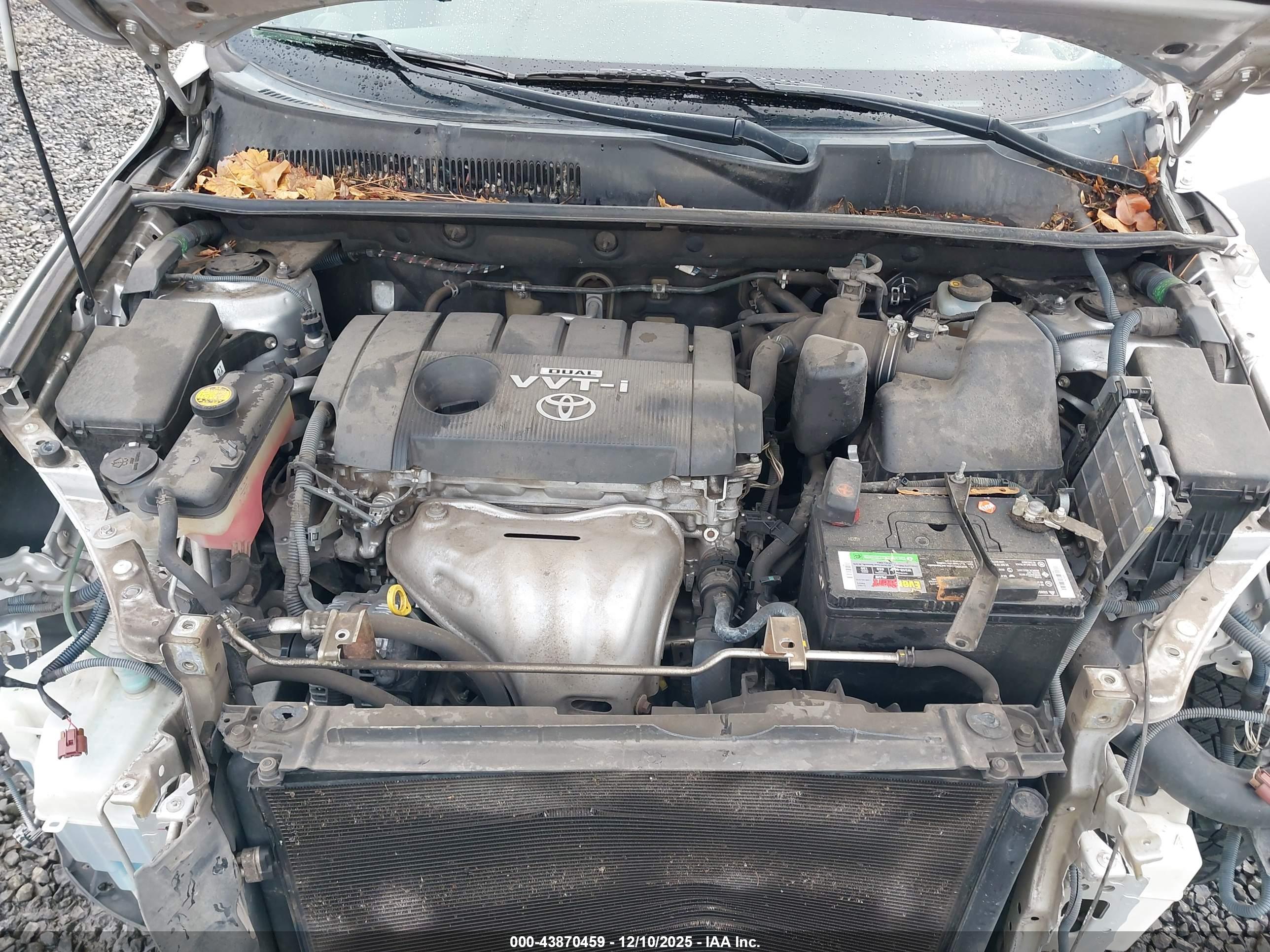 TOYOTA RAV4 image 10
