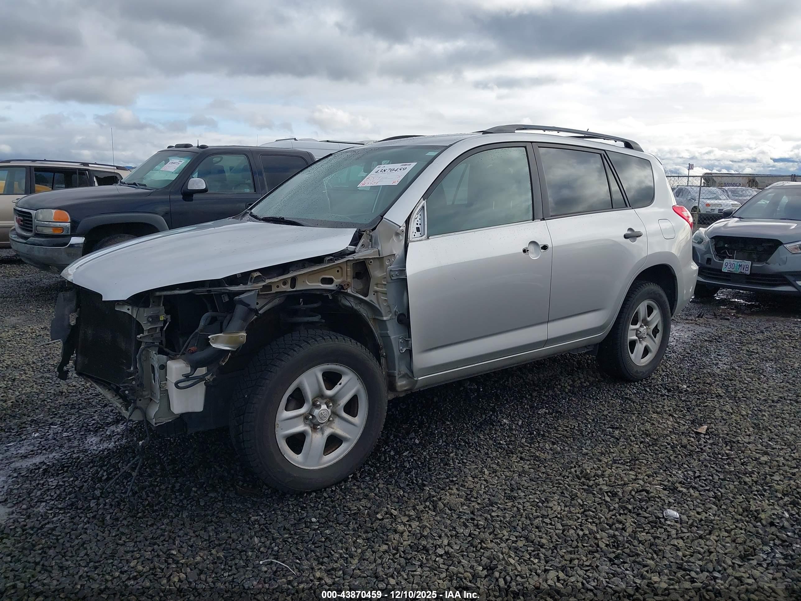 TOYOTA RAV4 image 2