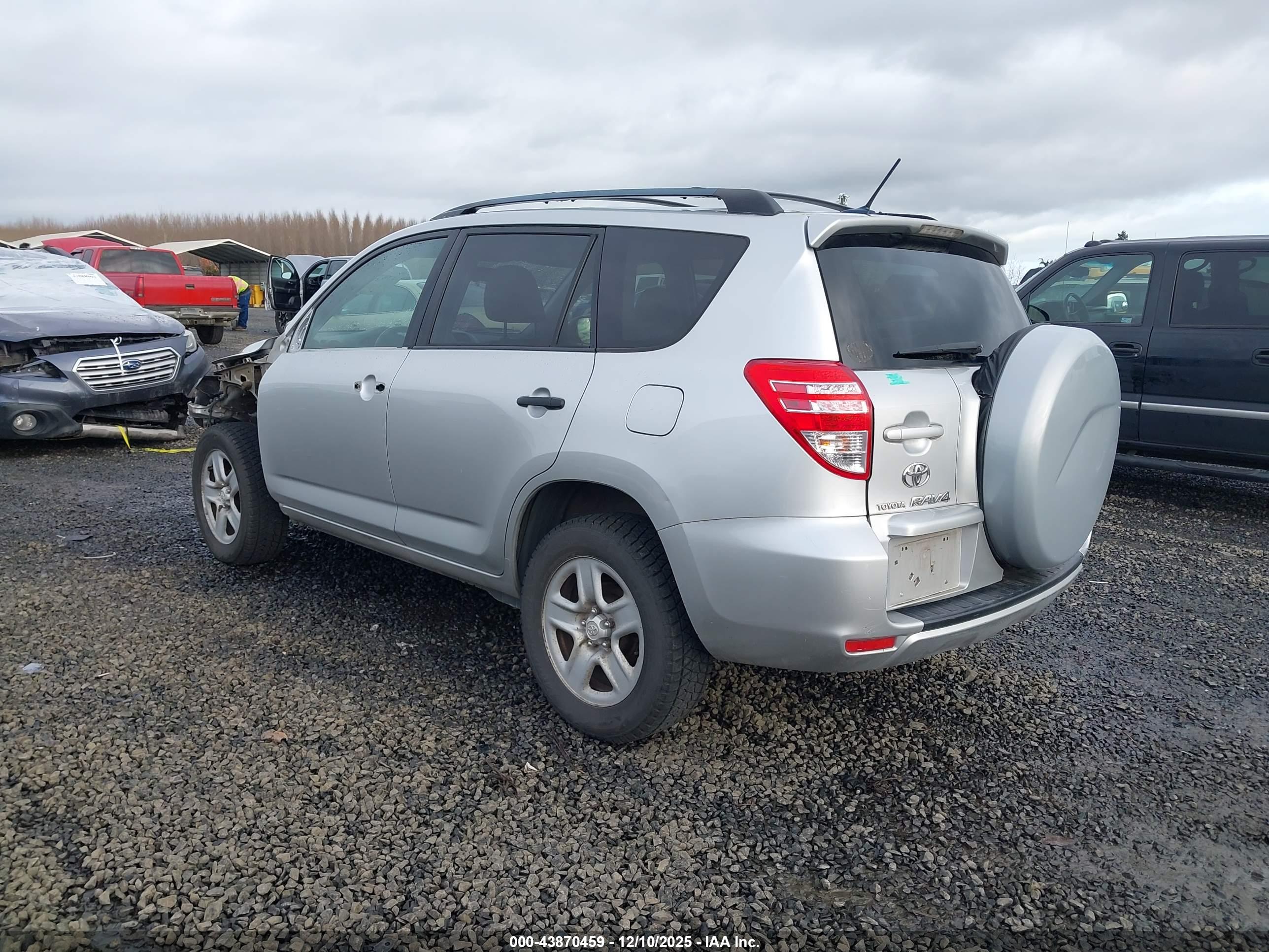 TOYOTA RAV4 image 3