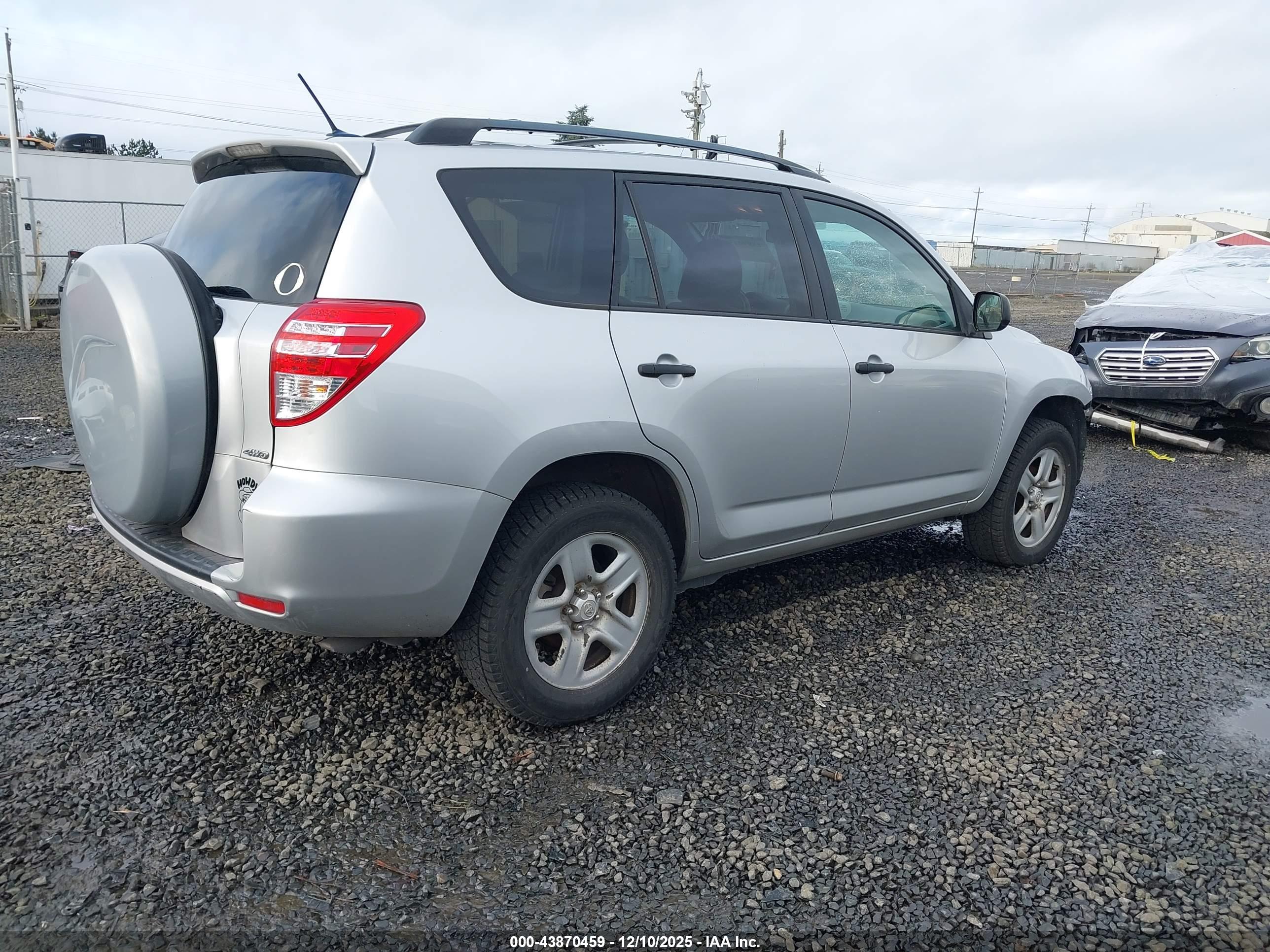 TOYOTA RAV4 image 4