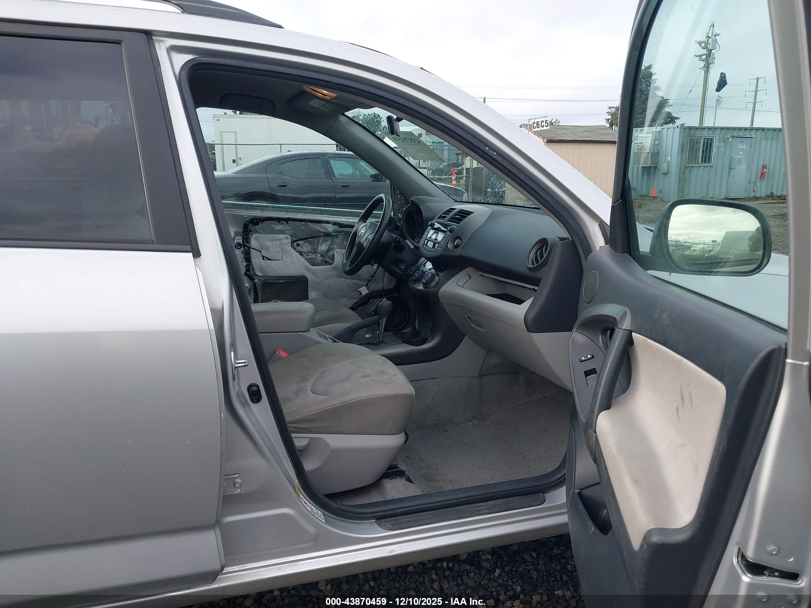 TOYOTA RAV4 image 5