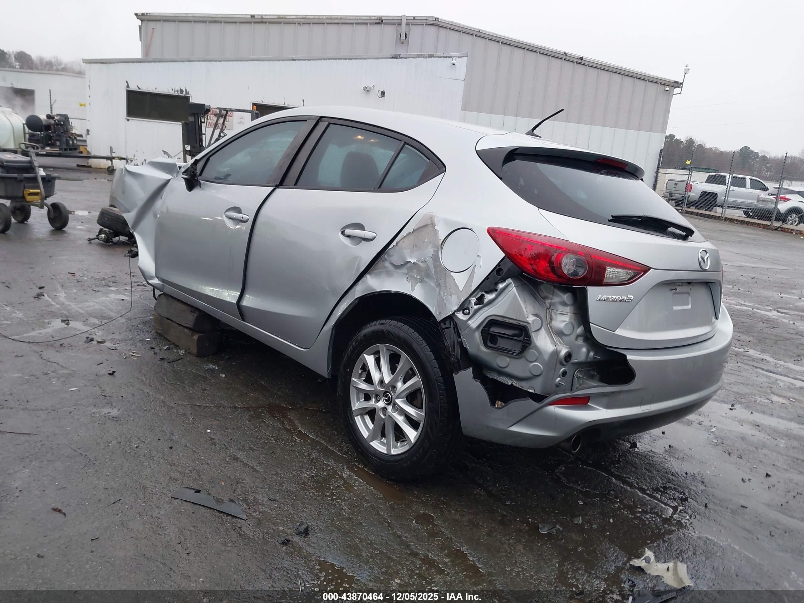 MAZDA MAZDA3 image 3