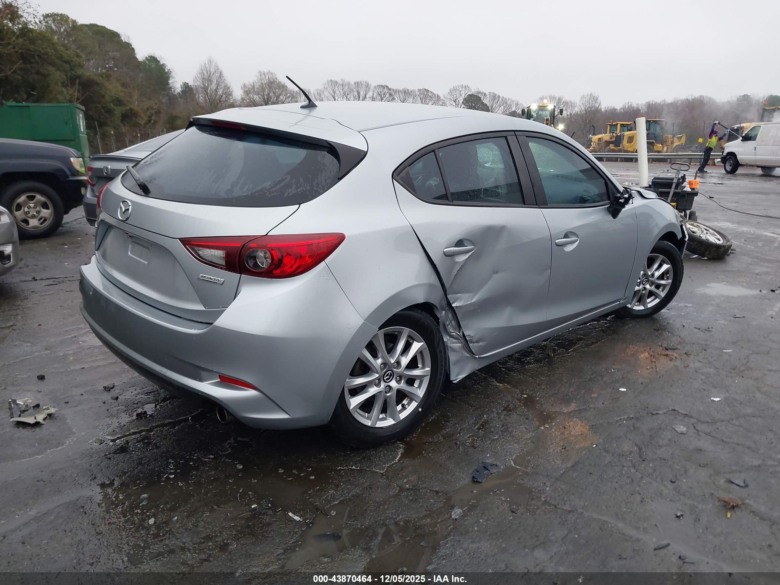 MAZDA MAZDA3 image 4
