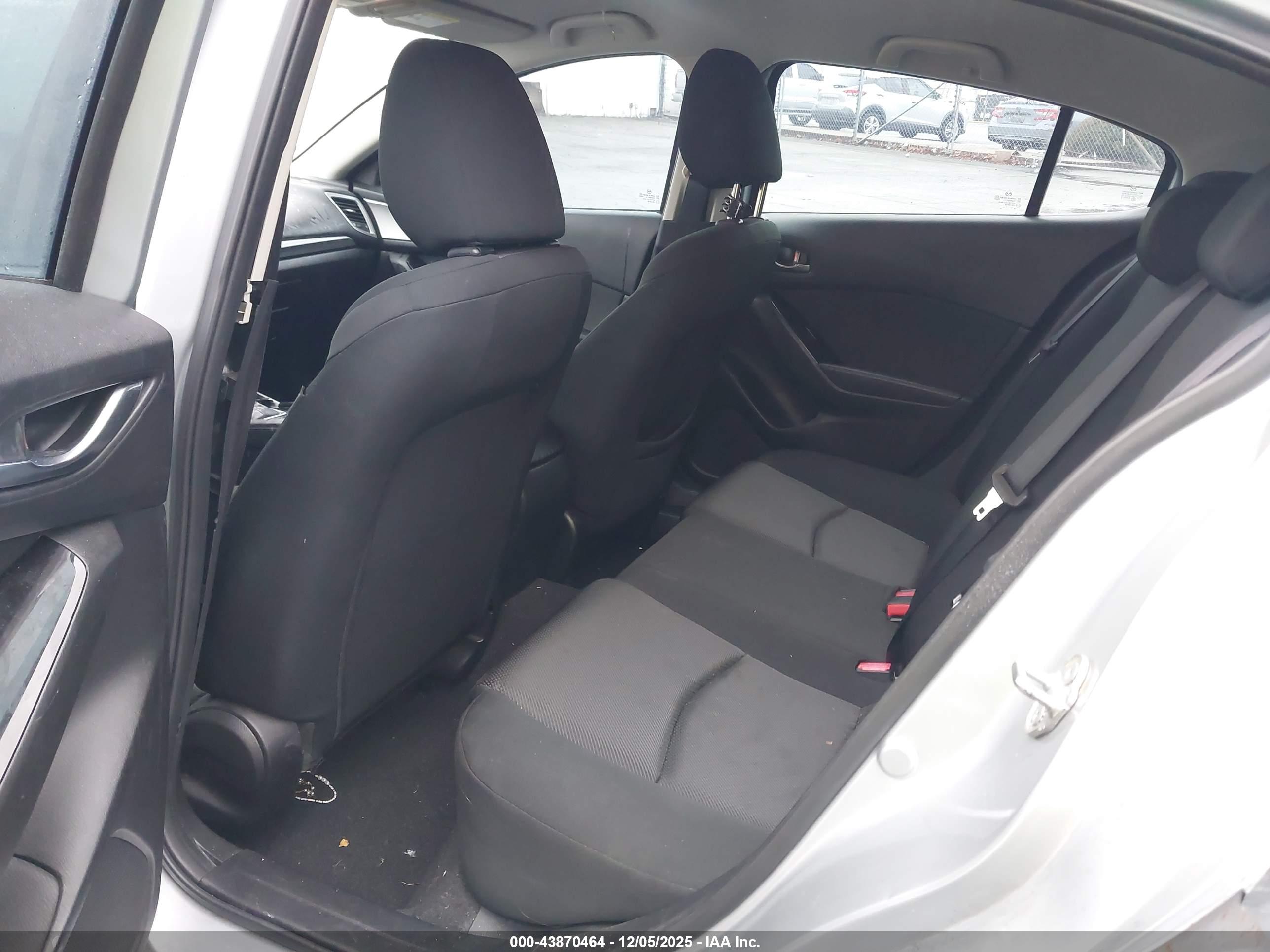 MAZDA MAZDA3 image 8