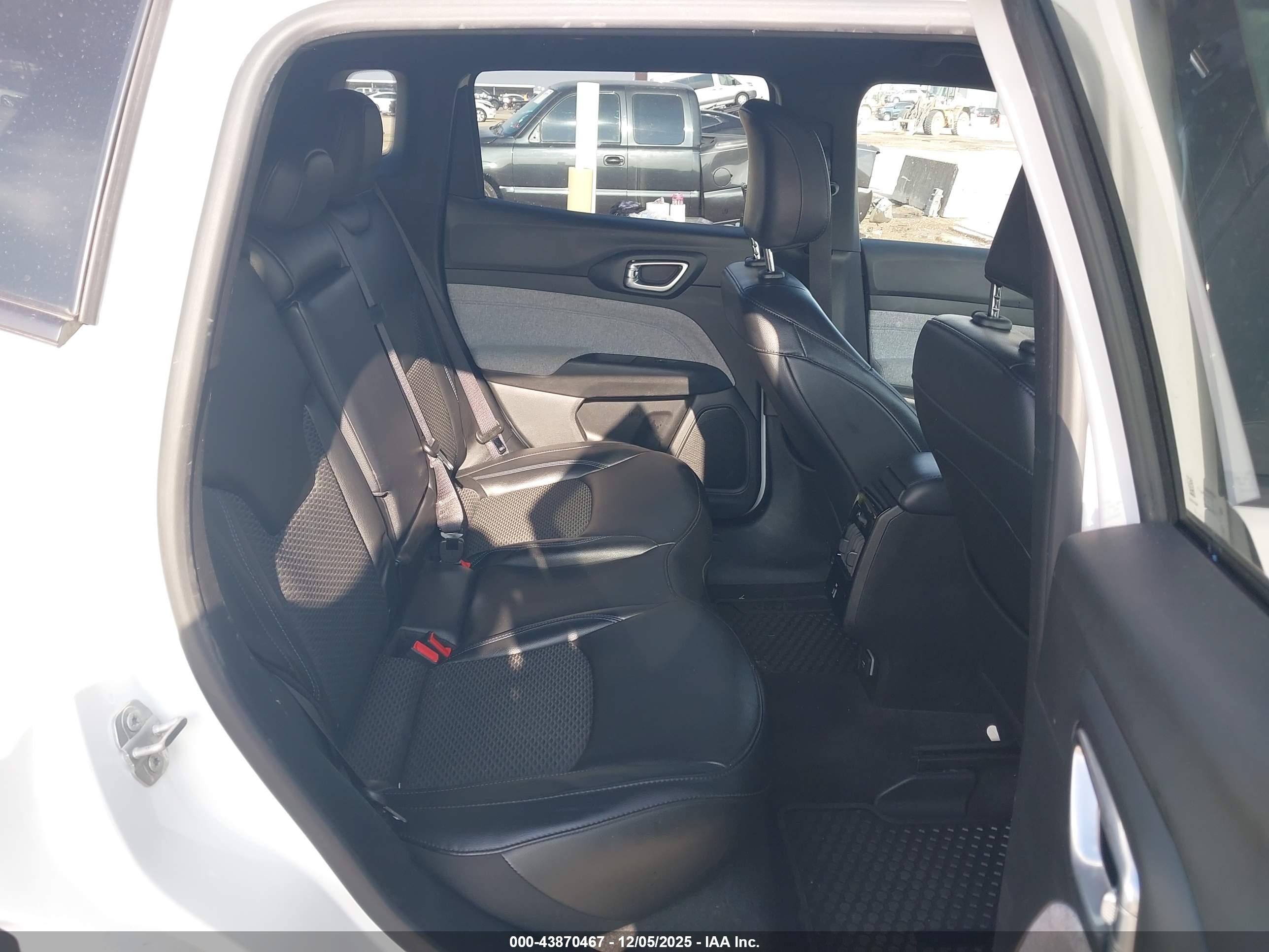 JEEP COMPASS image 8