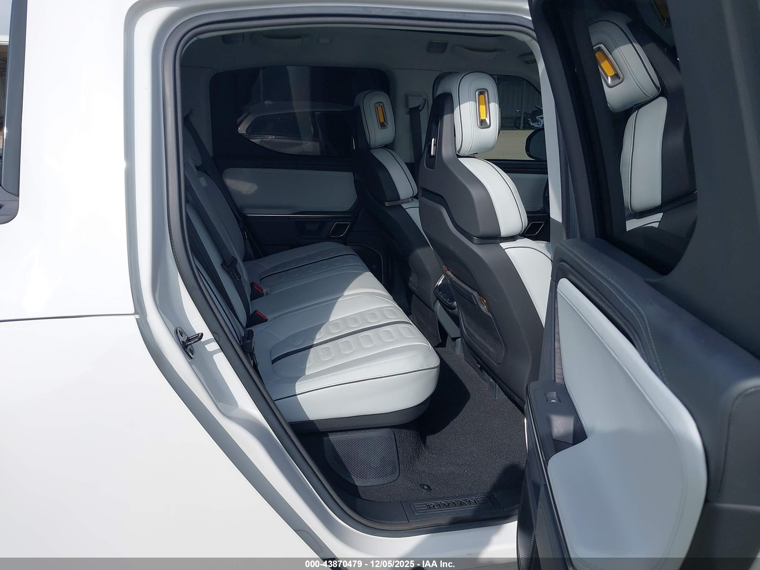 RIVIAN R1T image 8