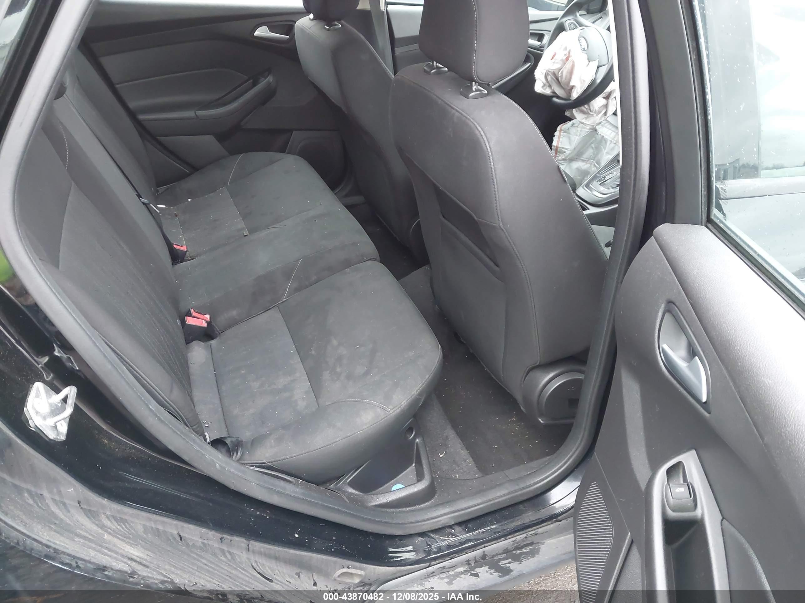 FORD FOCUS image 8
