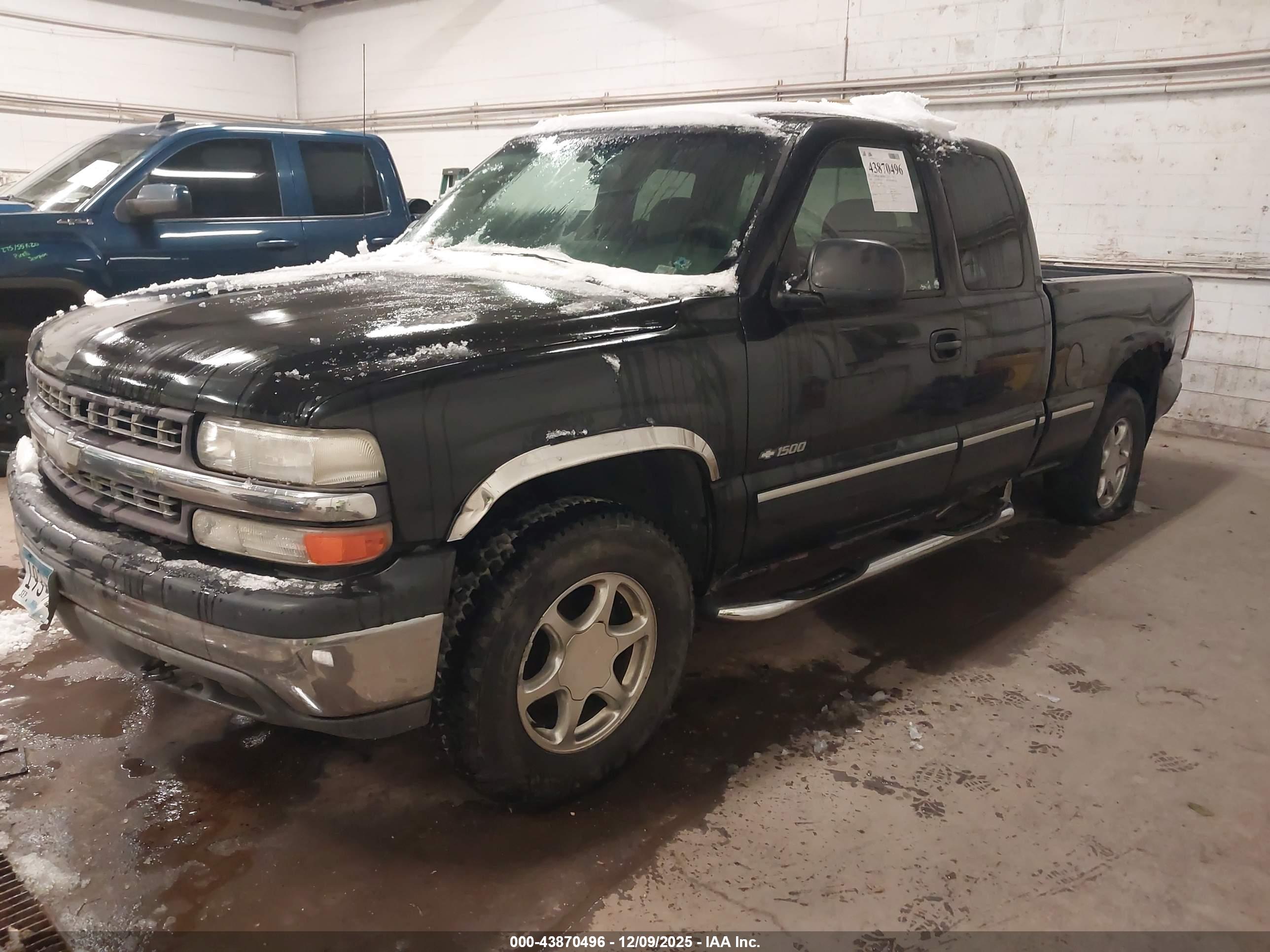 CHEVROLET SILVERADO image 2