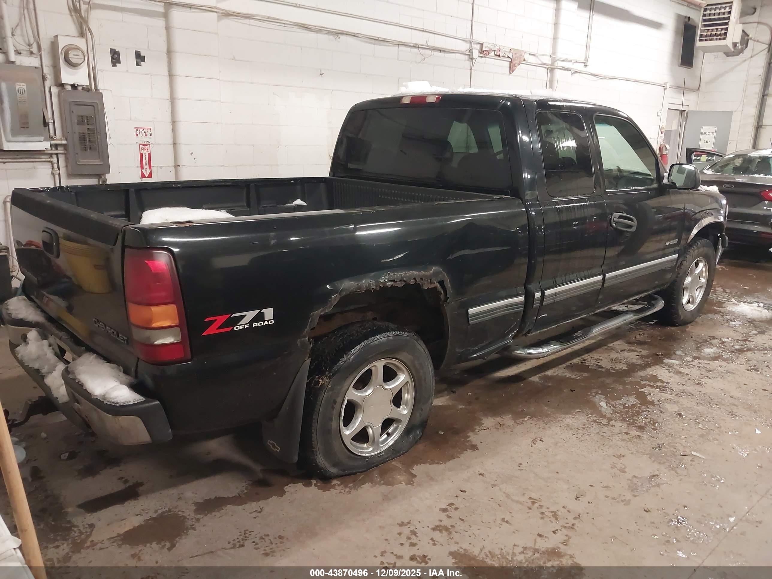 CHEVROLET SILVERADO image 4