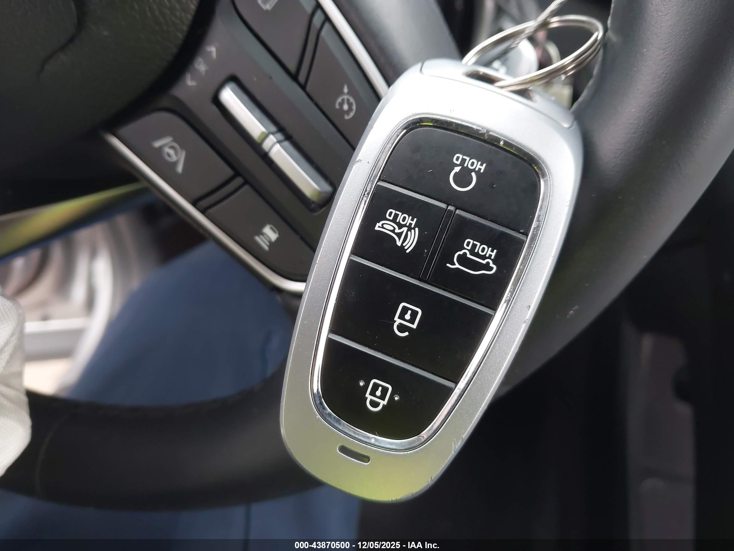 HYUNDAI SANTA image 11