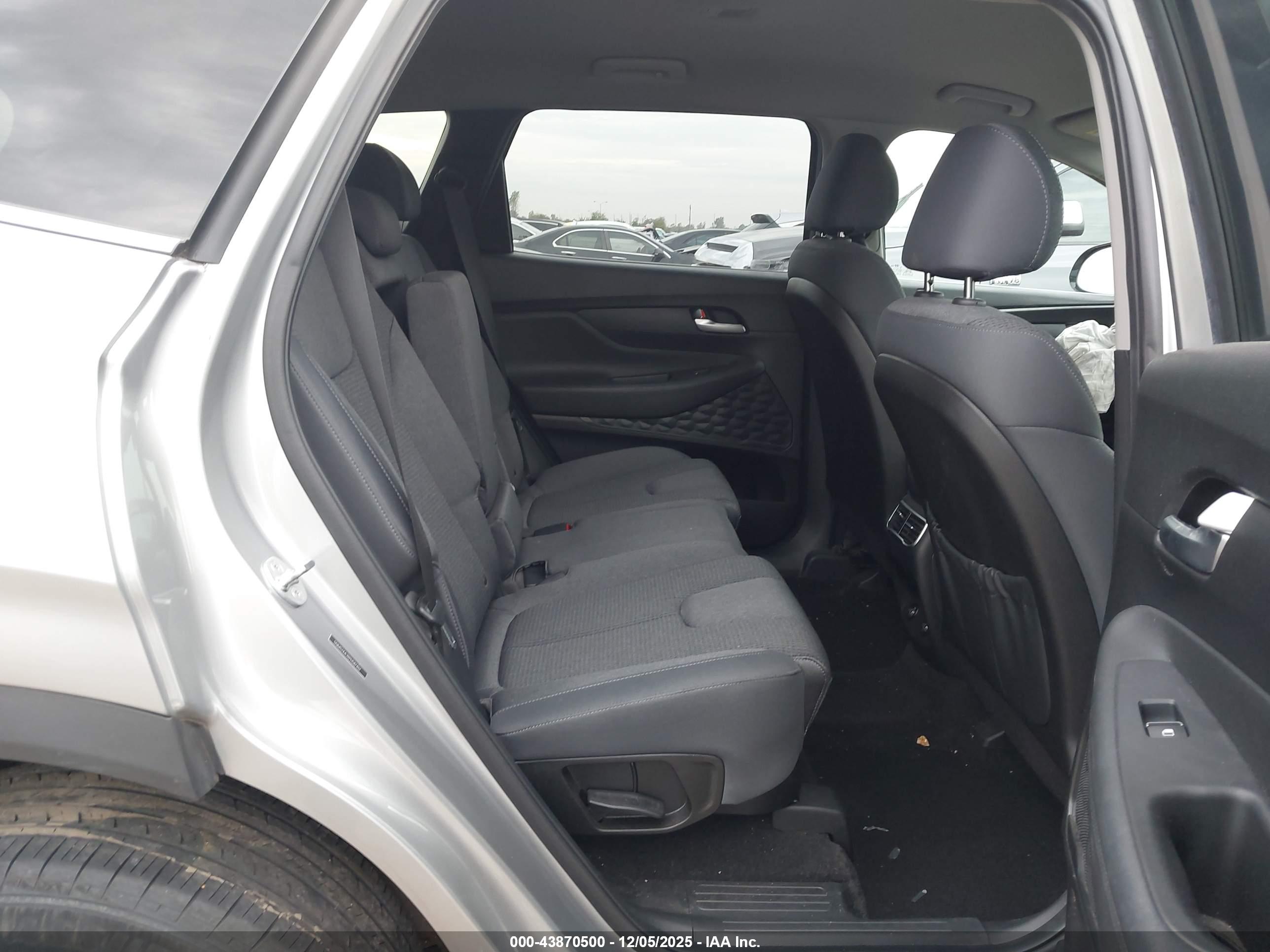 HYUNDAI SANTA image 8