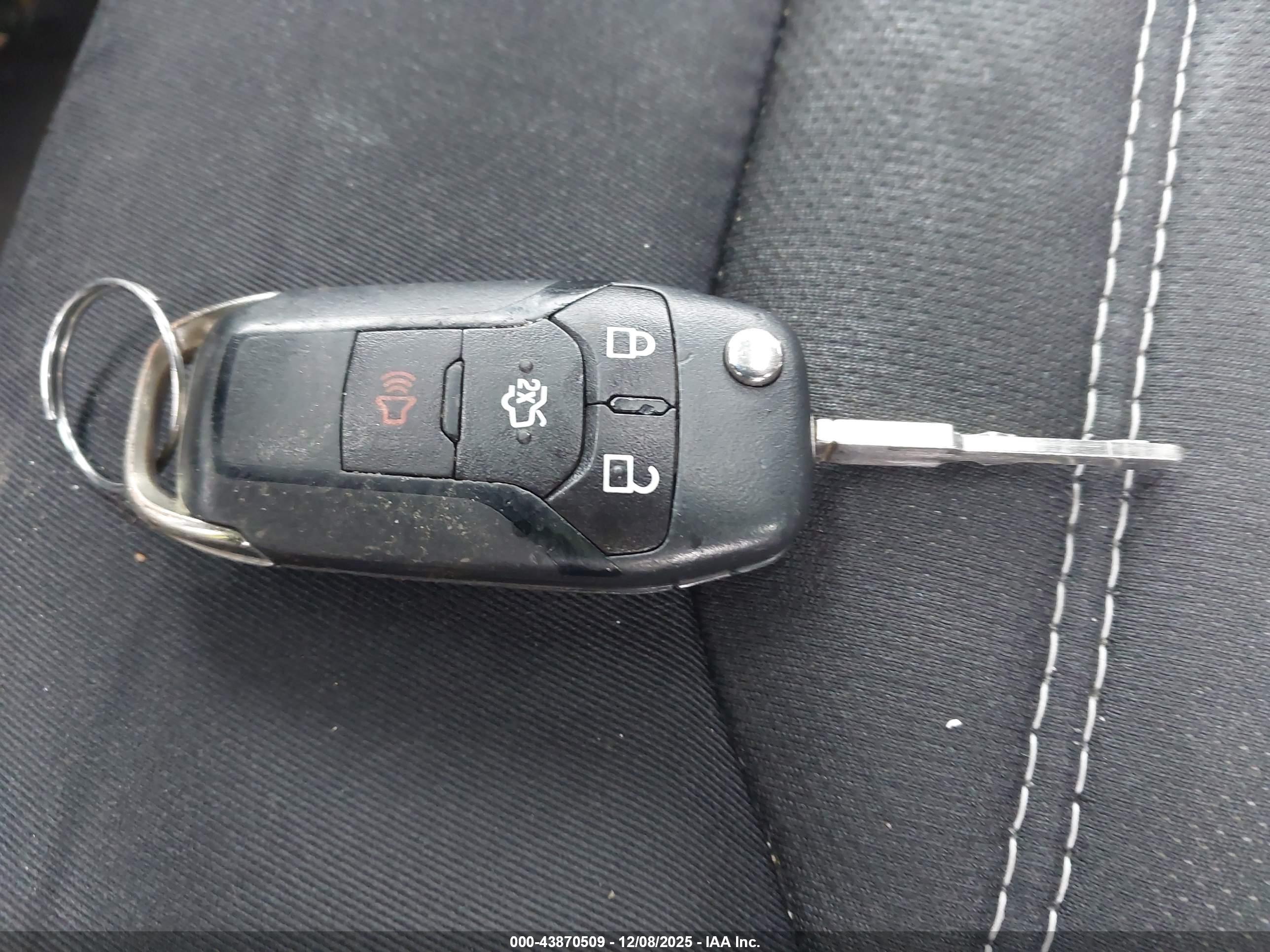 FORD FUSION image 11