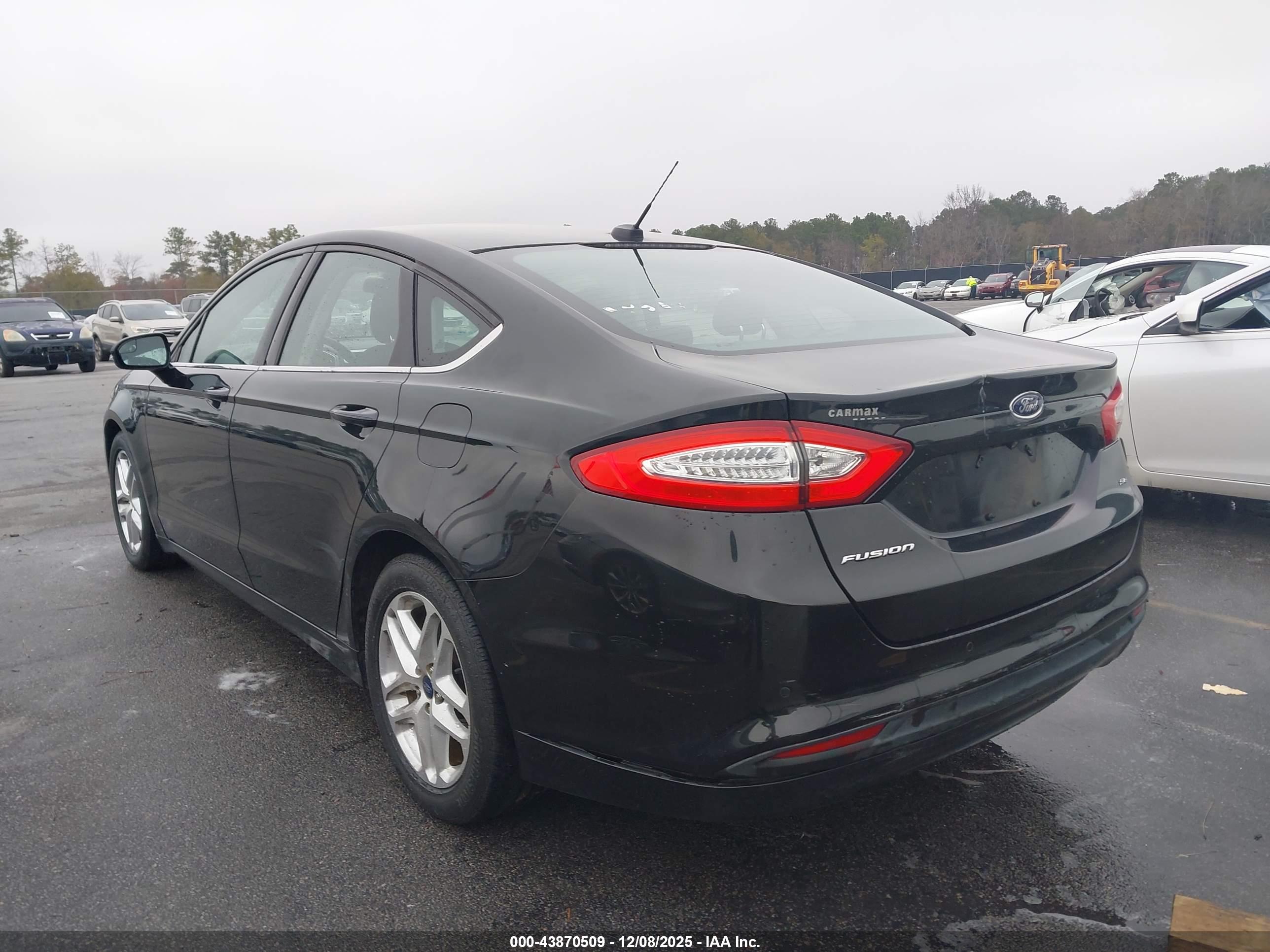 FORD FUSION image 3