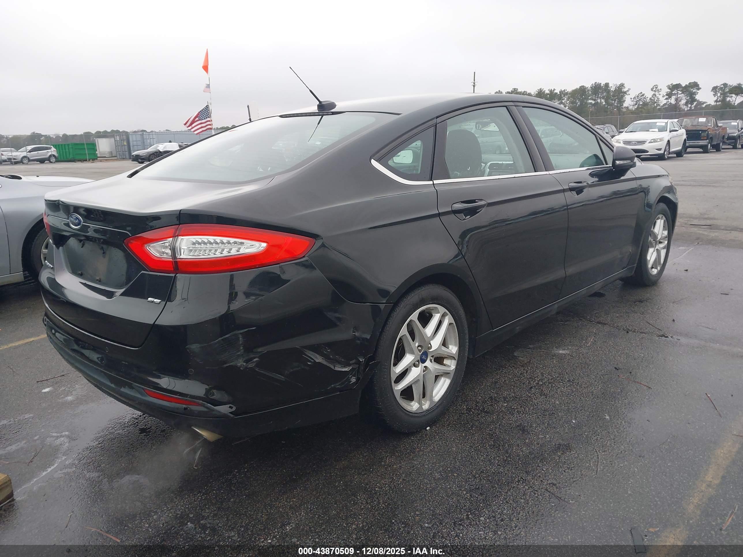 FORD FUSION image 4