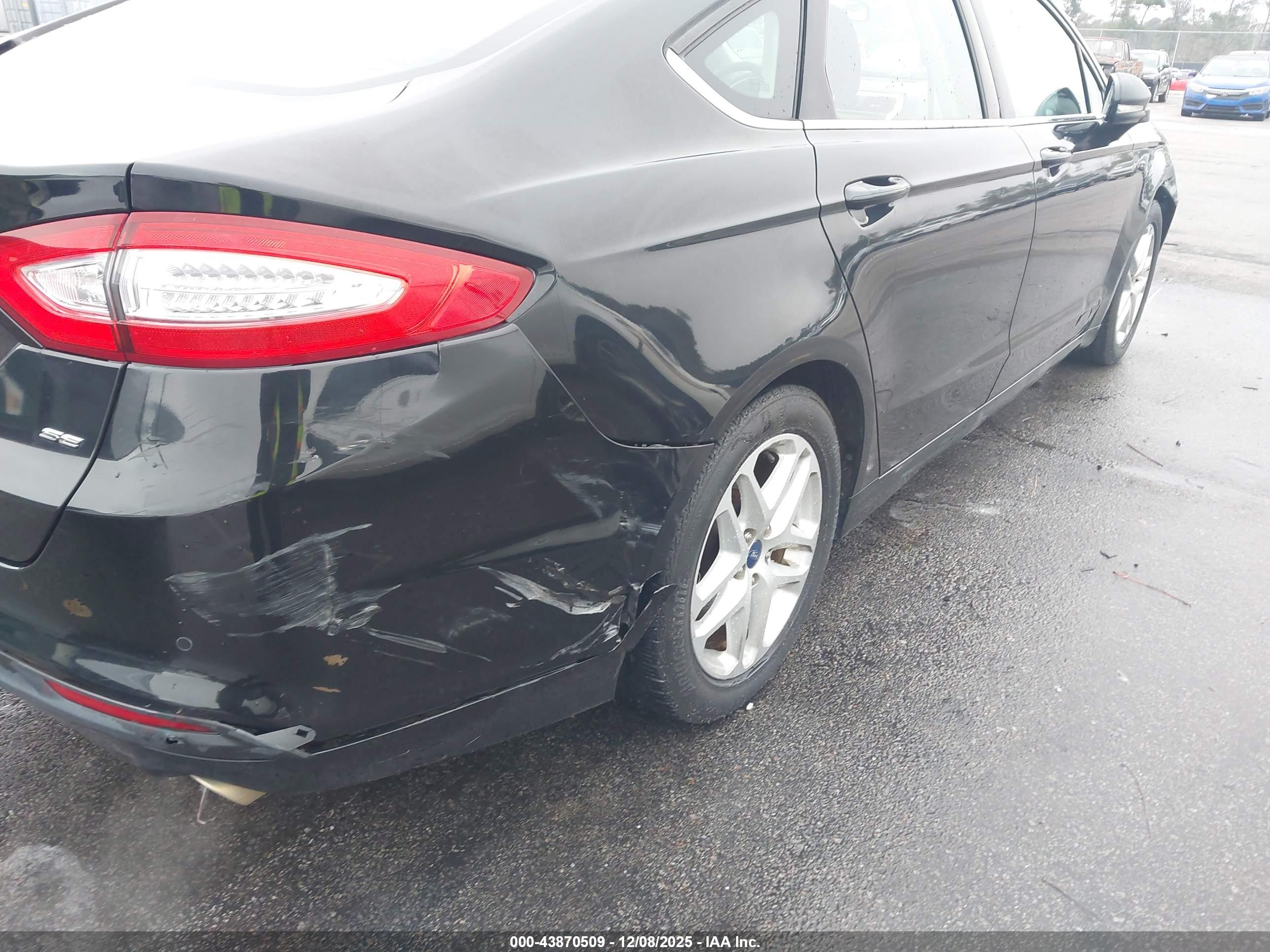 FORD FUSION image 6