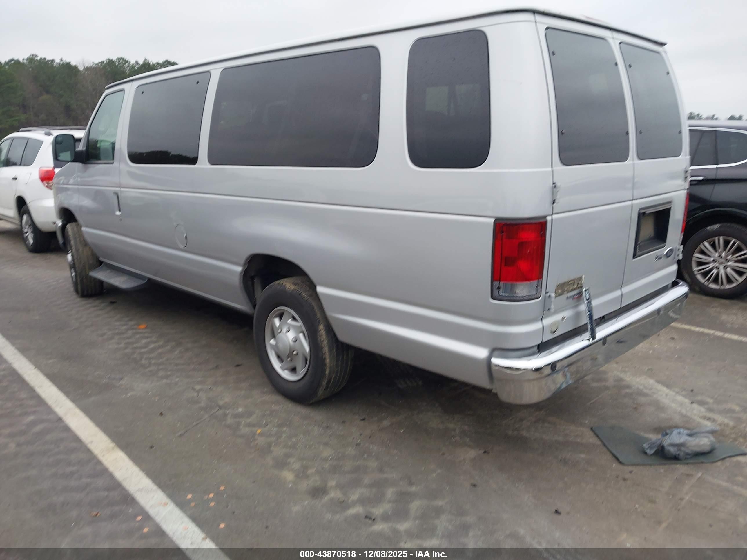 FORD E-350 image 3