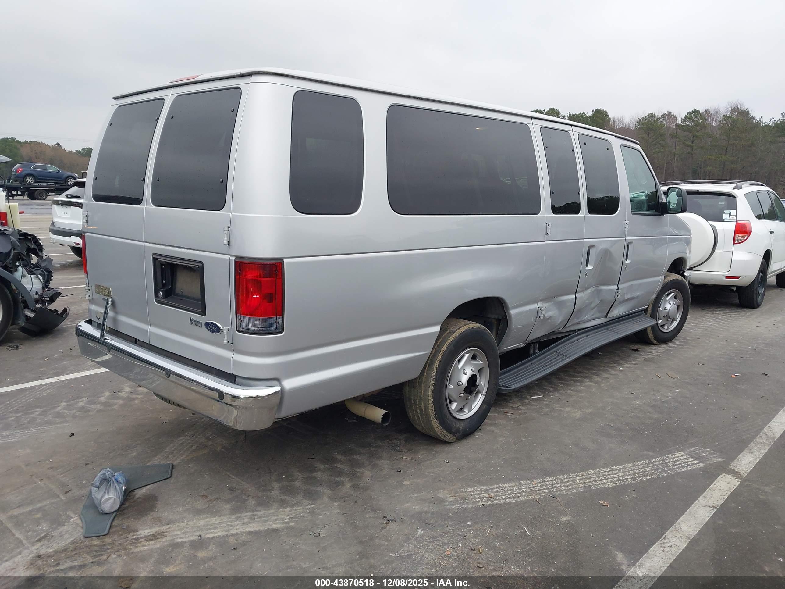 FORD E-350 image 4