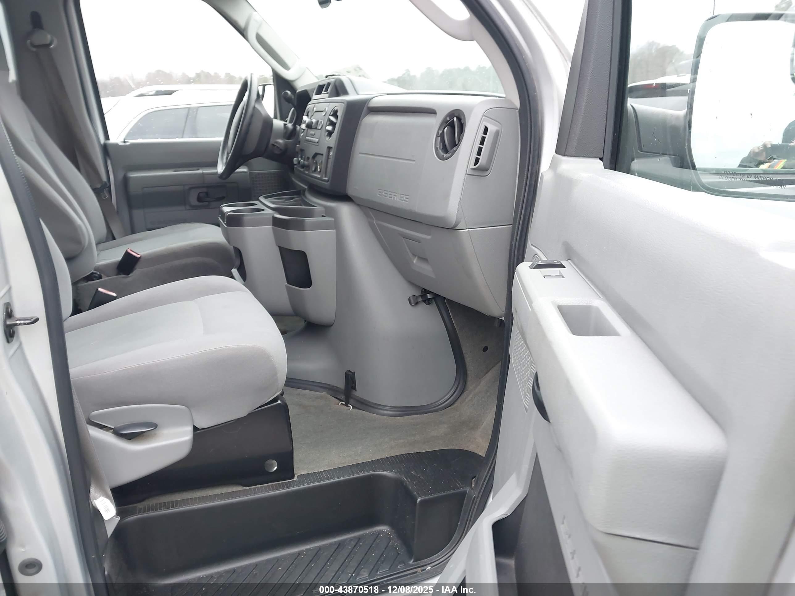 FORD E-350 image 5