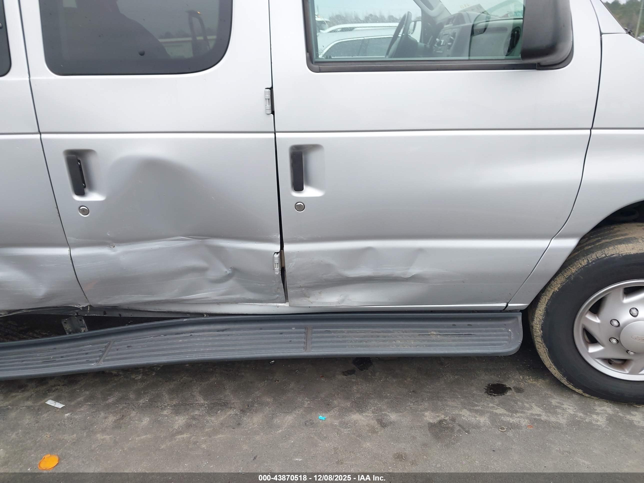 FORD E-350 image 6