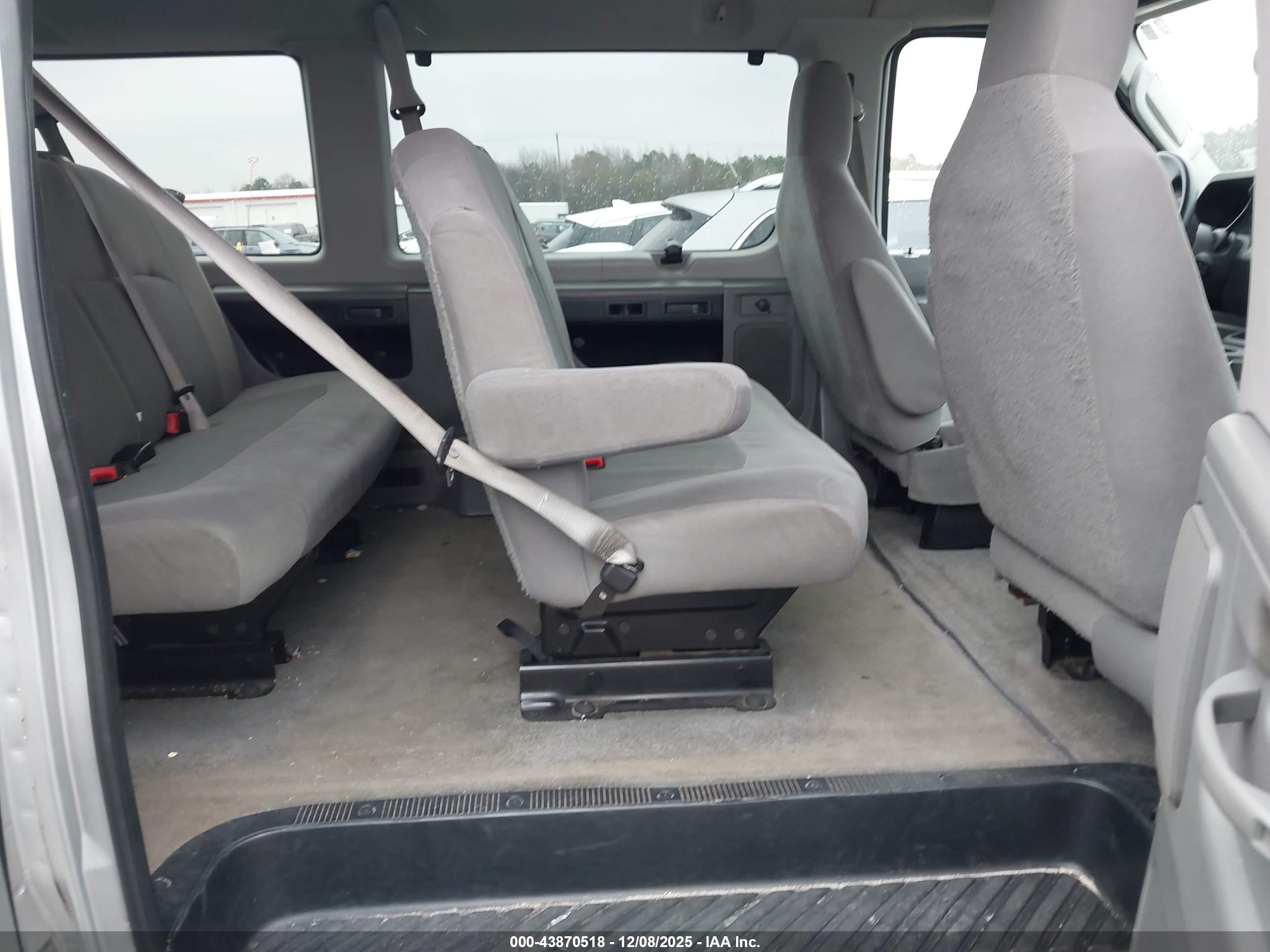 FORD E-350 image 8